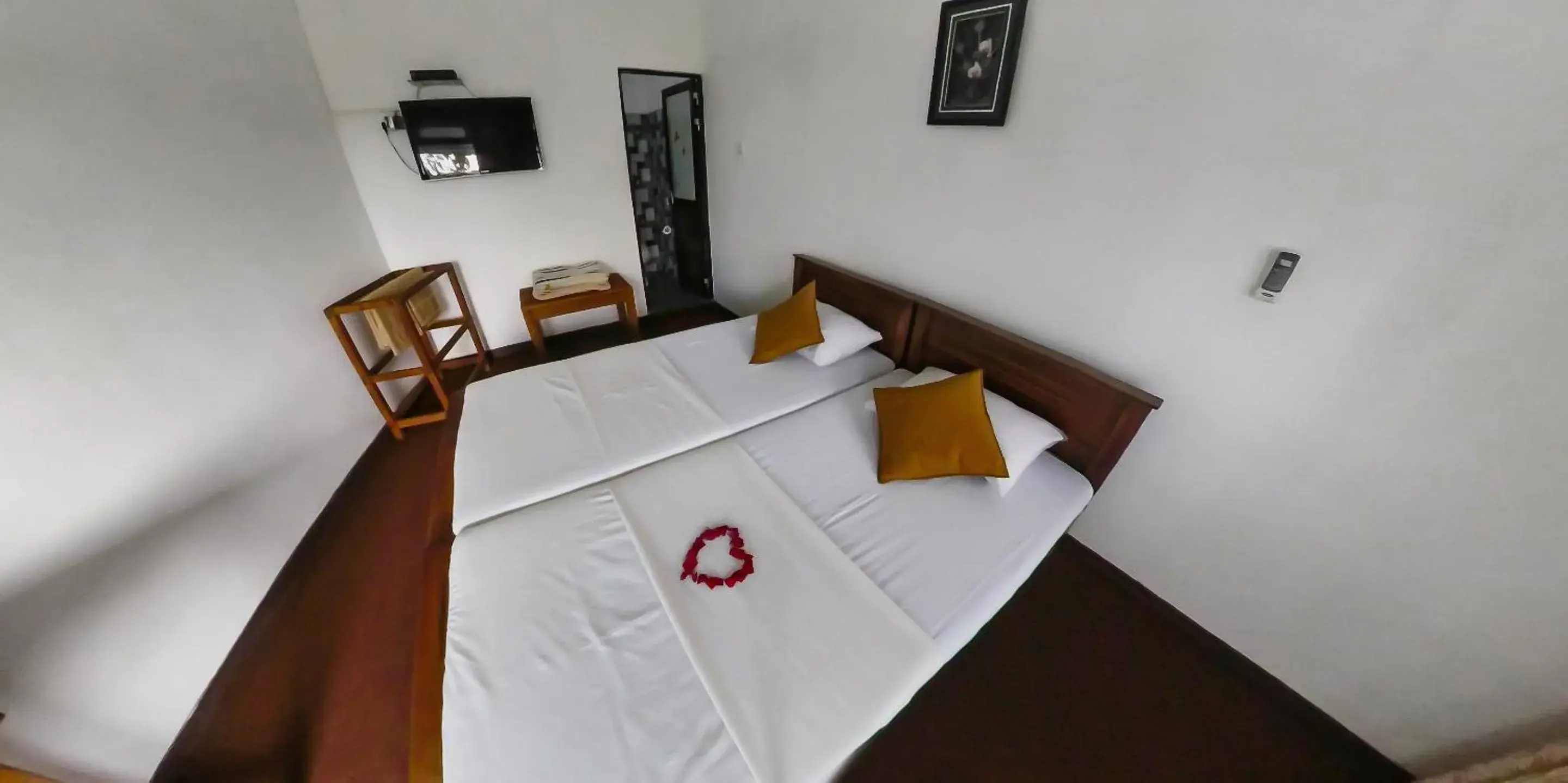 Deluxe Double Room with Balcony in Kandy Mountain Cottage Deluxe Double Room with Balcony in Kandy Mountain Cottage
