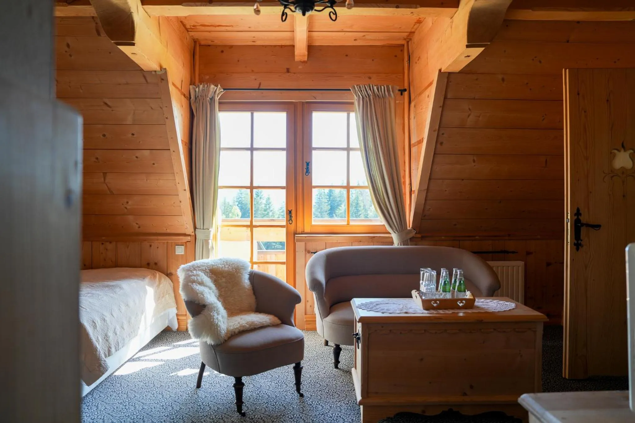 Seating area in Villa Miodula- zwierzęta akceptowane bezpłatnie, bezpośredni widok na góry, parking w cenie!