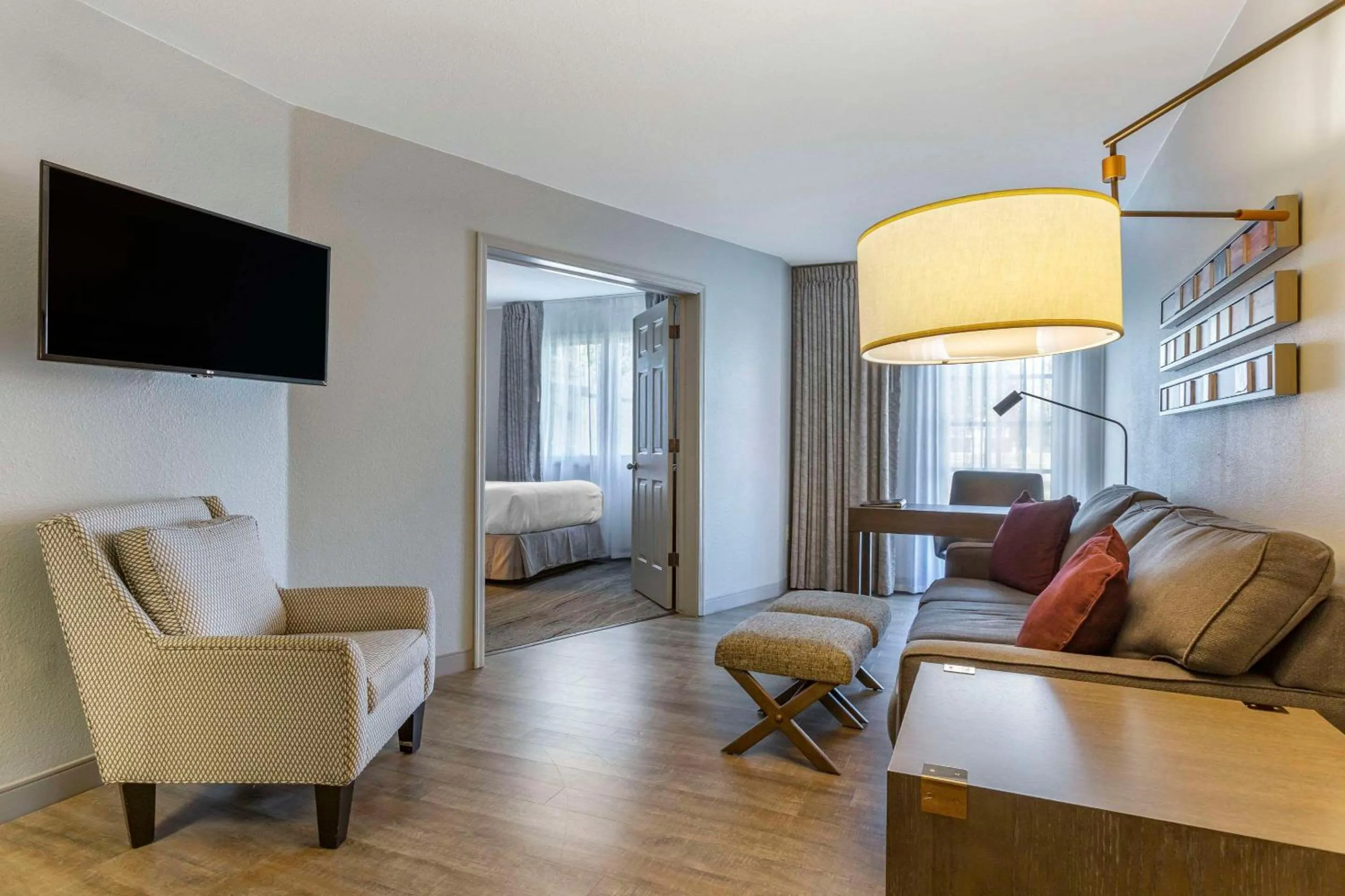 Bedroom, Bed in Windmill Suites Surprise - Phoenix, an Ascend Collection Hotel