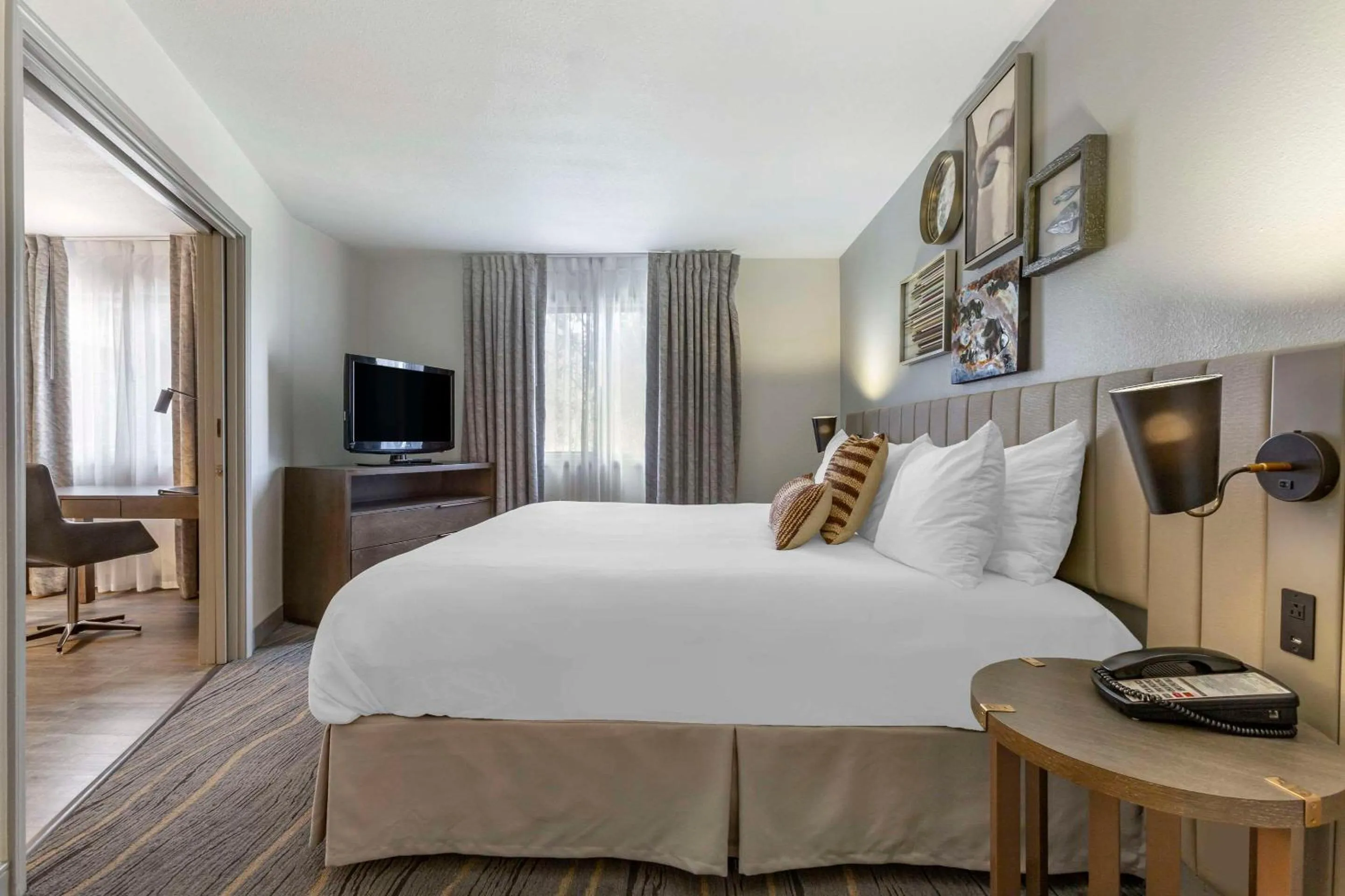 Bedroom, Bed in Windmill Suites Surprise - Phoenix, an Ascend Collection Hotel