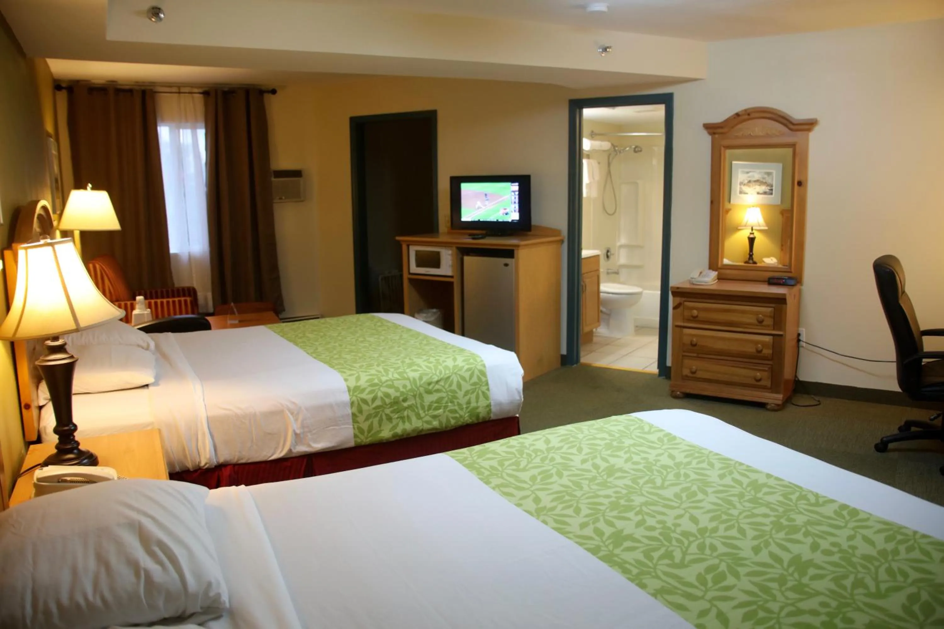 Bed in Americas Best Value Inn & Suites Anchorage Airport