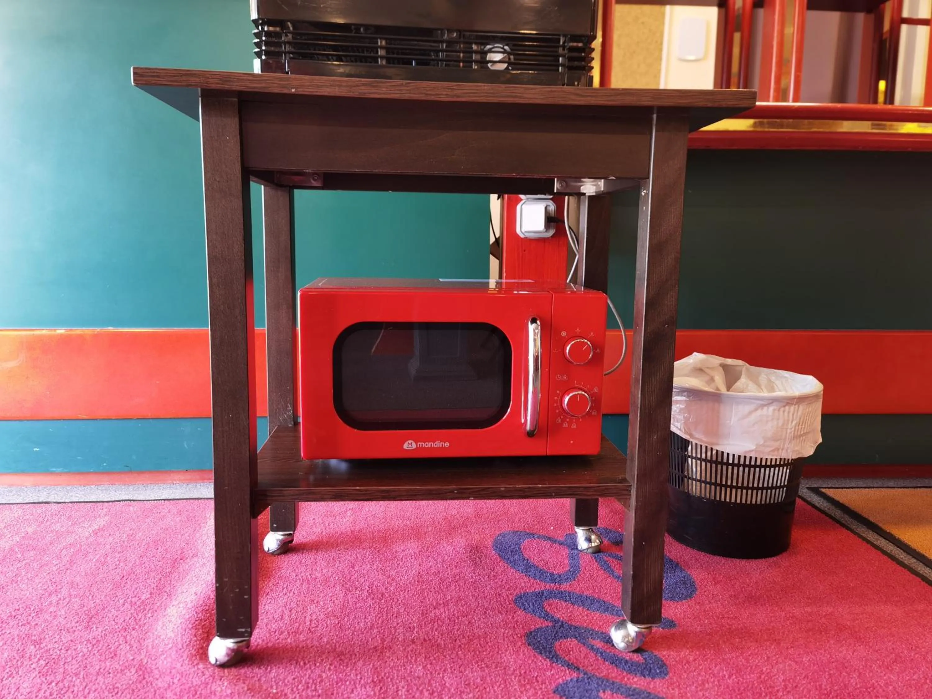 microwave in Quick Palace Epinal