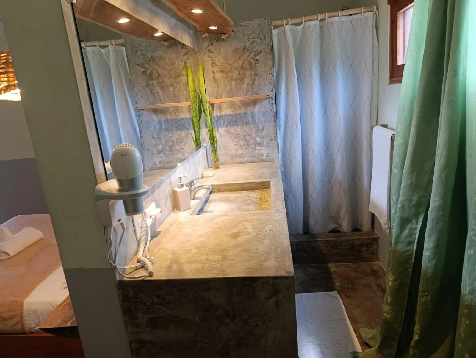 Shower in Residencia El Balatà