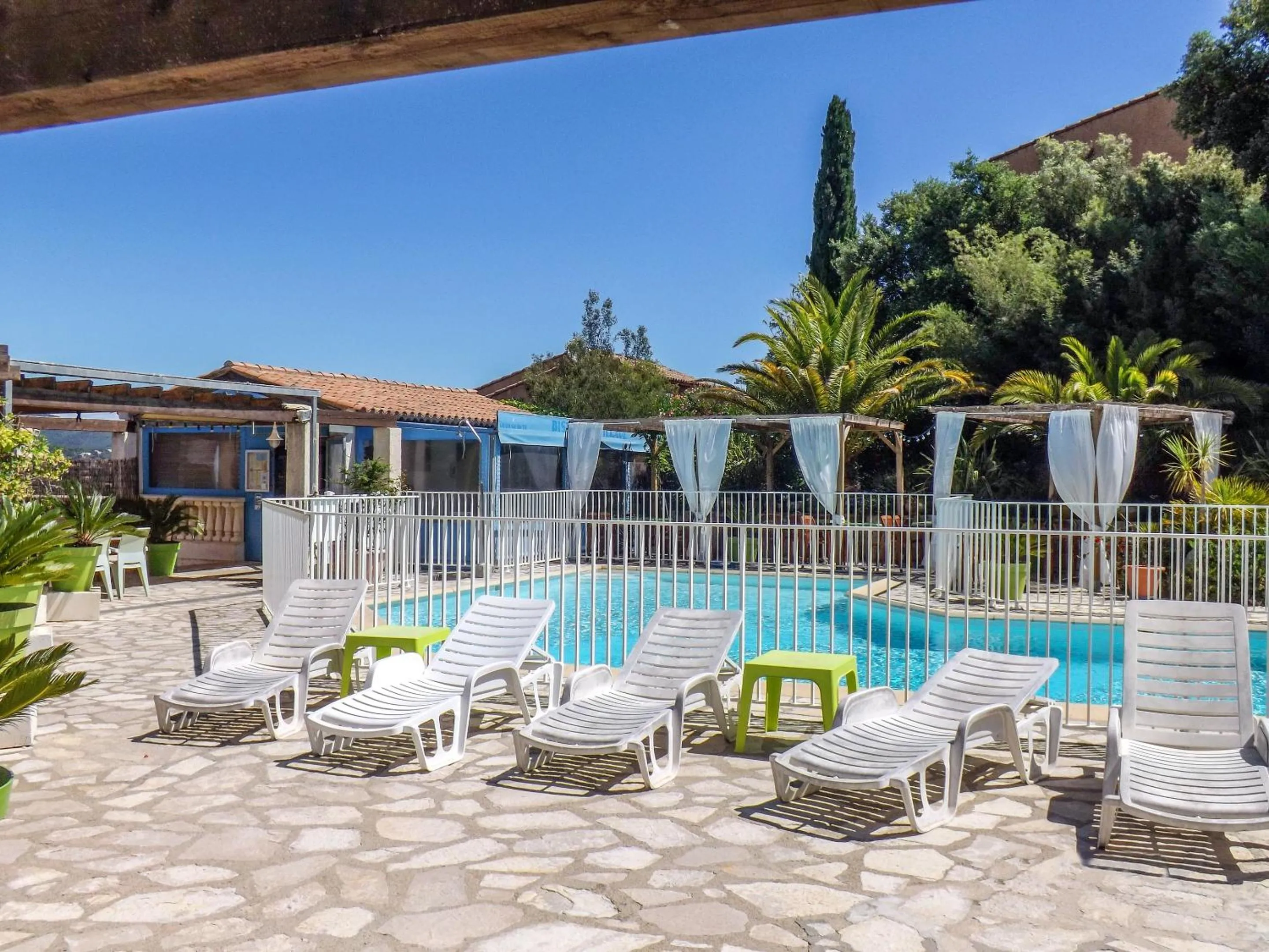 Maison charmante à Cogolin avec vue sur la mer et piscine