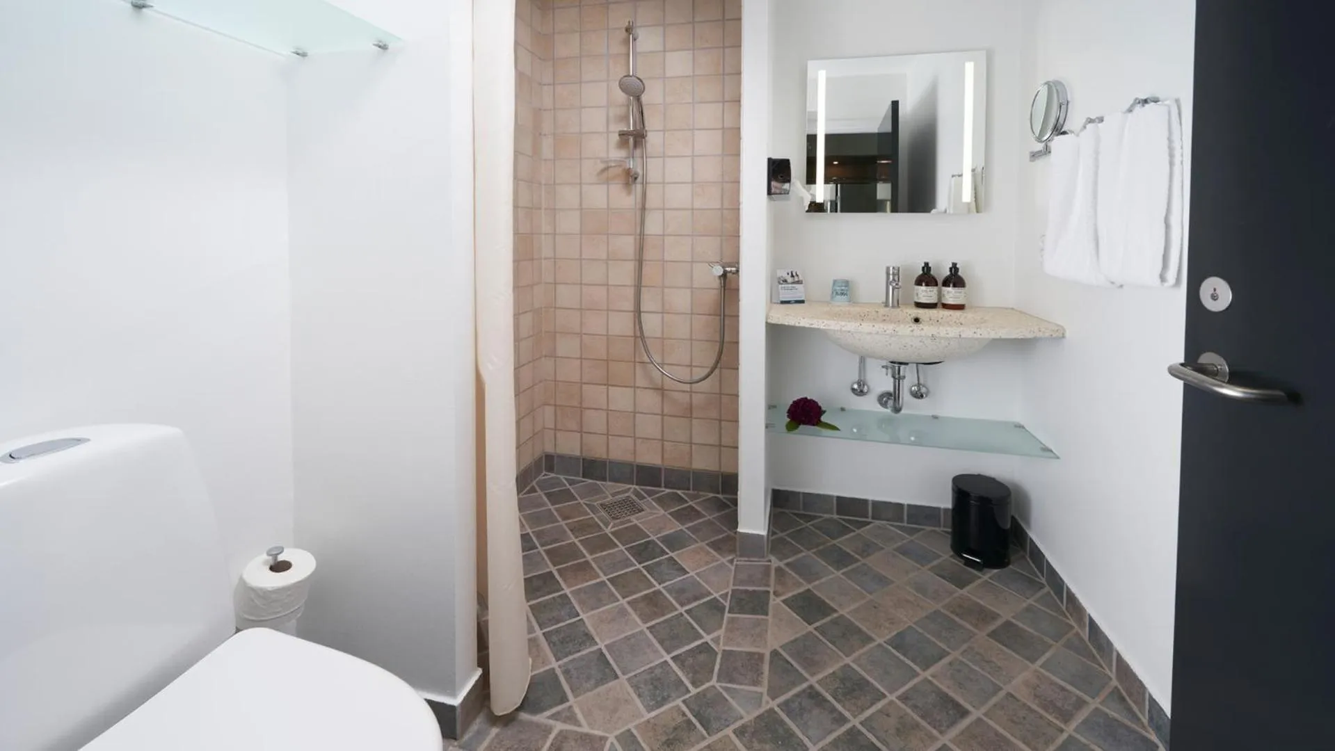 Bathroom in Trinity Hotel og Konference