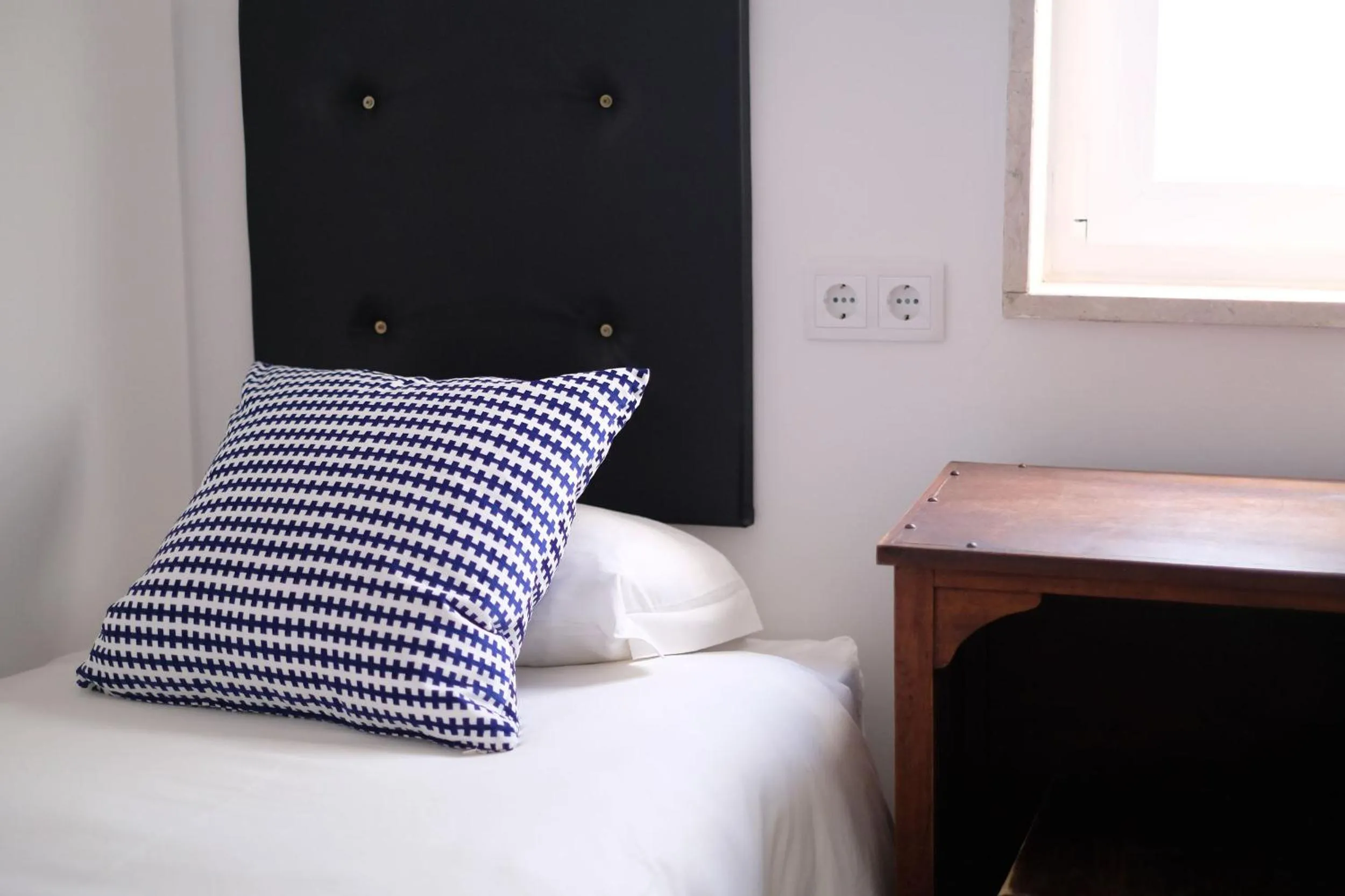 Bed in Lisbon Poets Inn