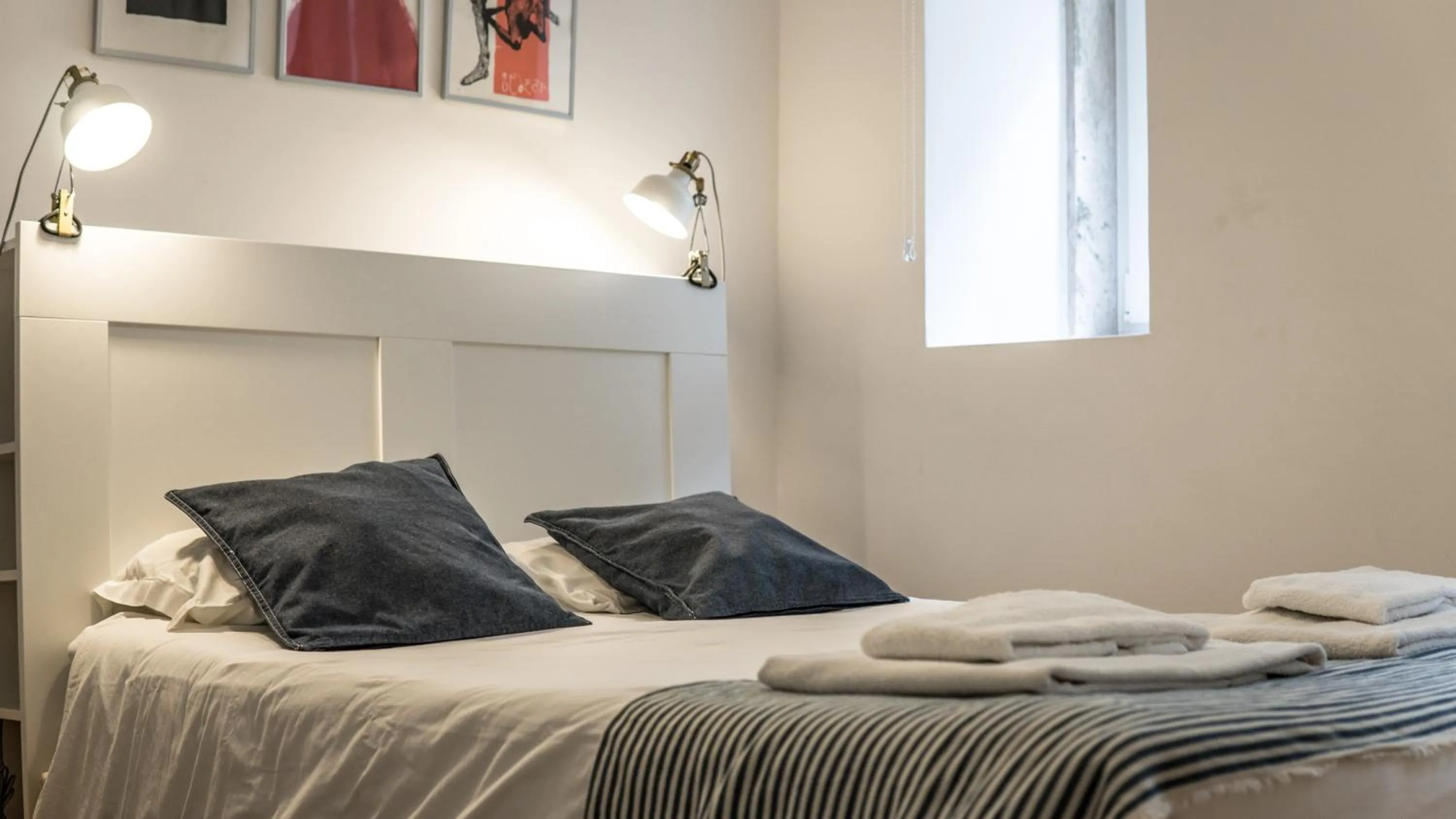Bed in Lisbon Poets Inn