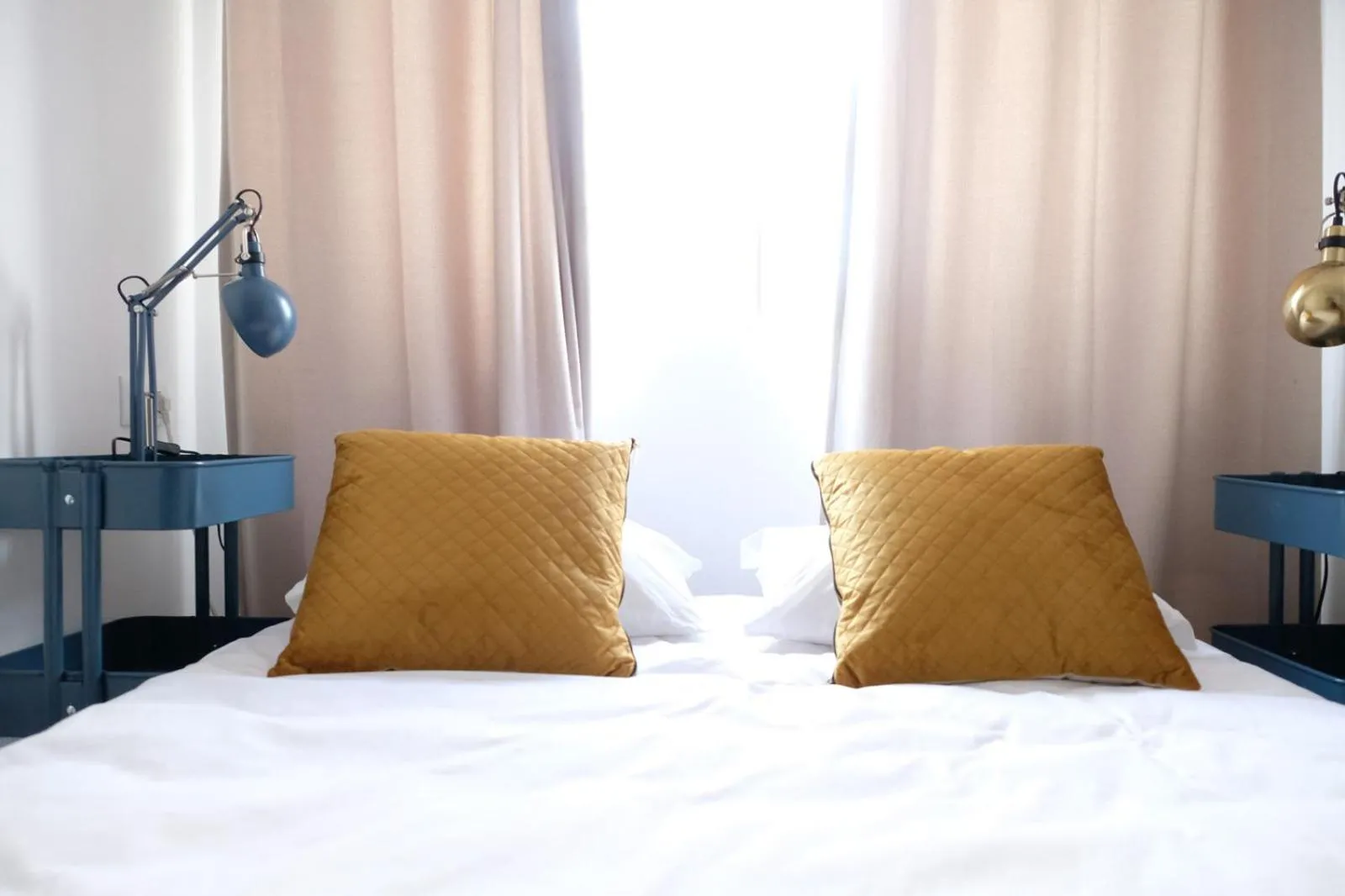 Bed in Lisbon Poets Inn
