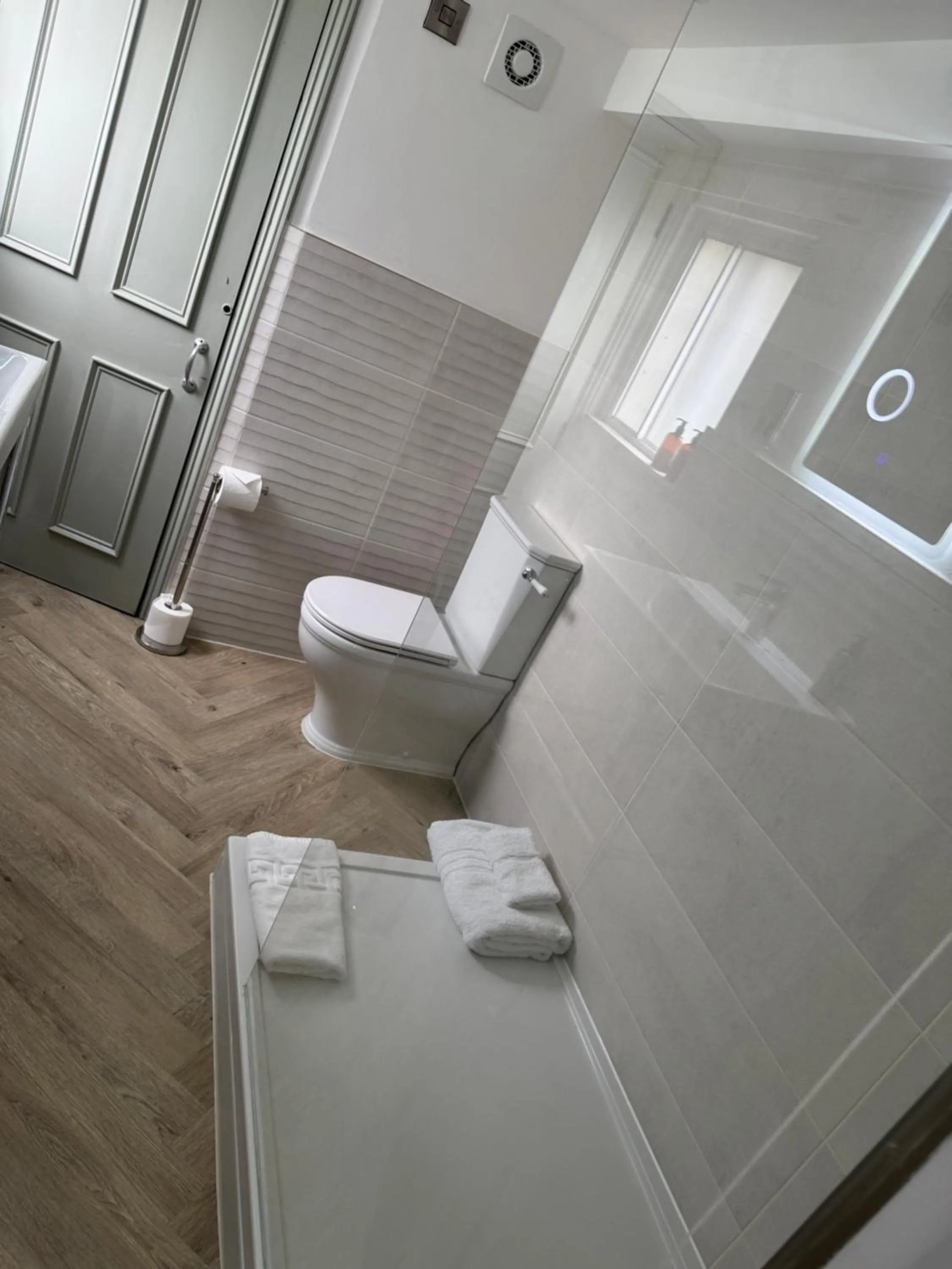 Shower in The Falcon Inn