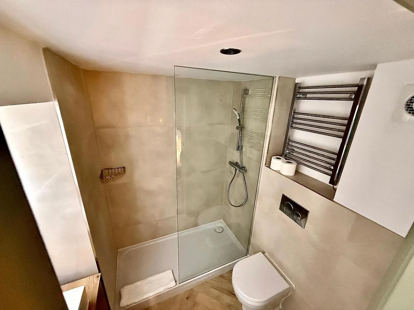 Bathroom in The Falcon Inn