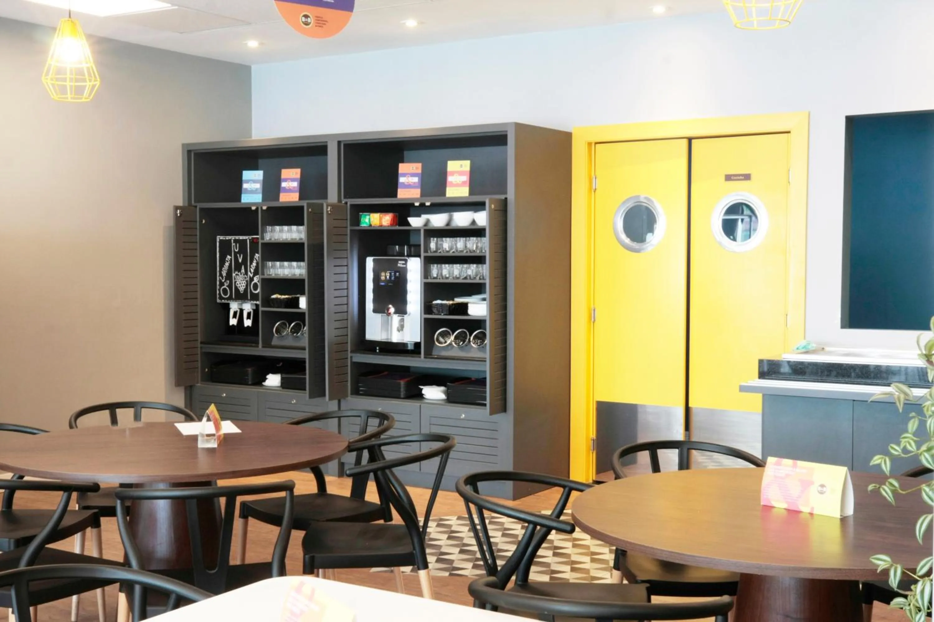 Buffet breakfast in B&B HOTEL São José dos Campos