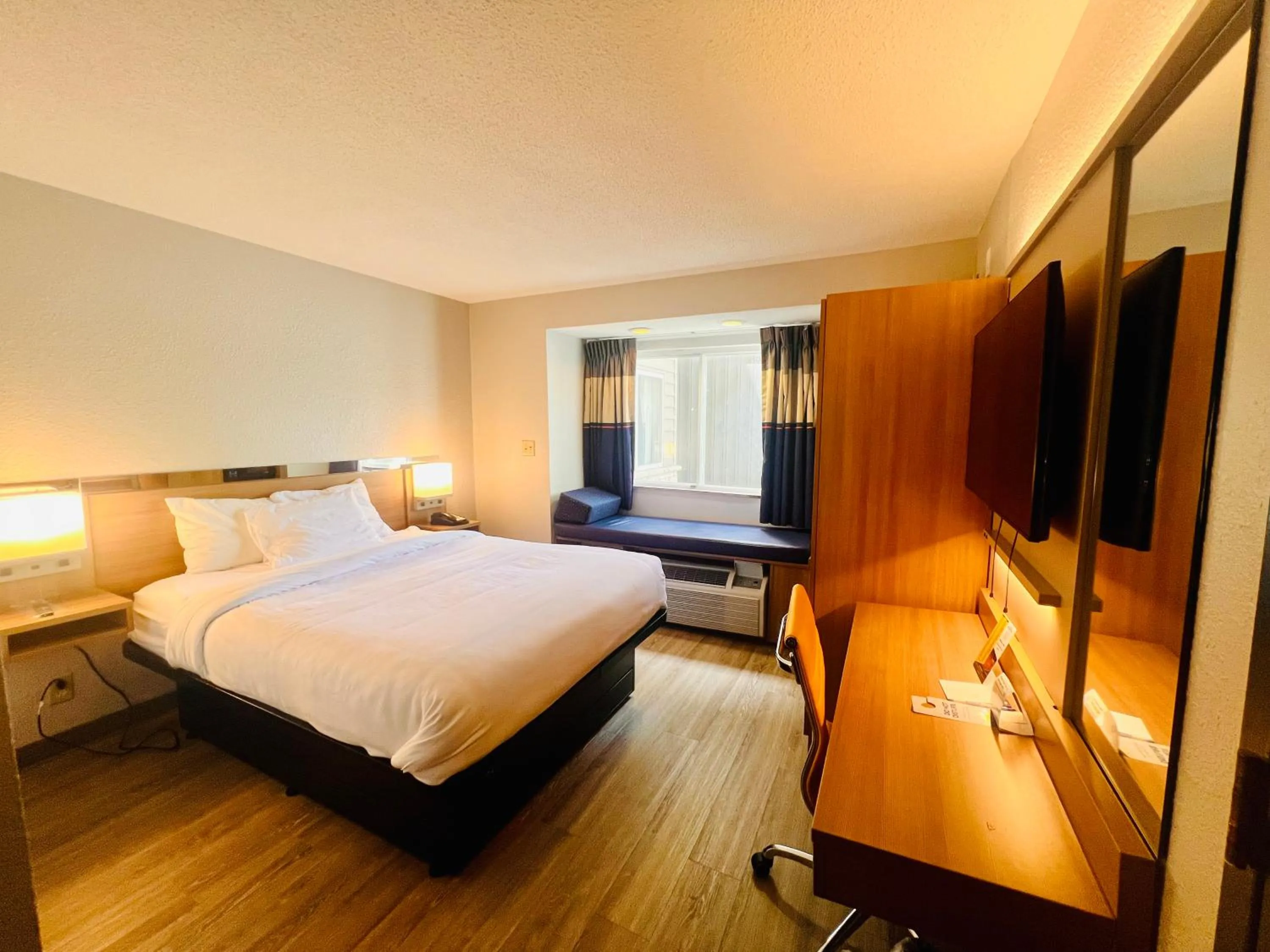 Bed in Microtel Inn by Wyndham Lexington