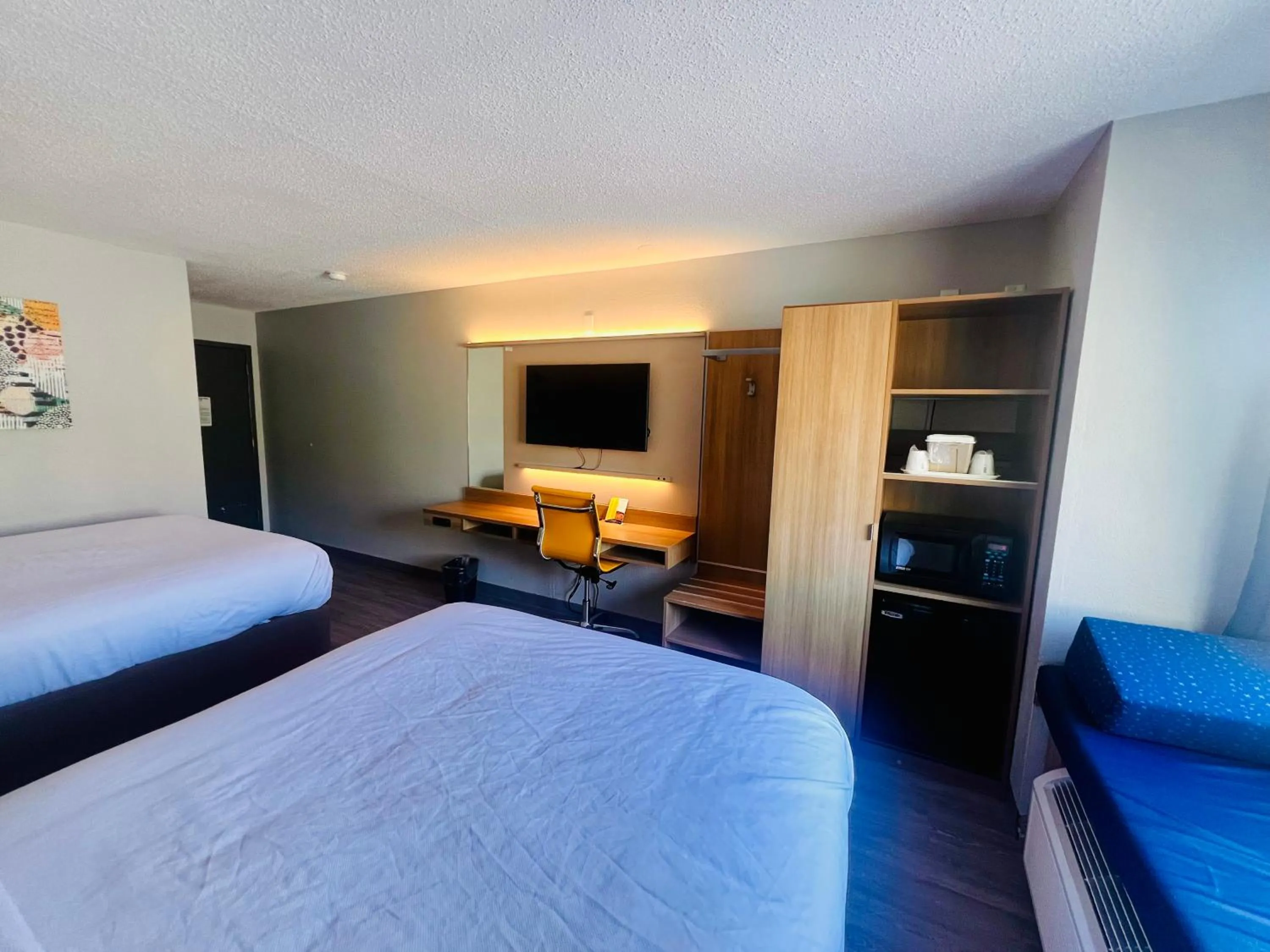 Bed in Microtel Inn by Wyndham Lexington