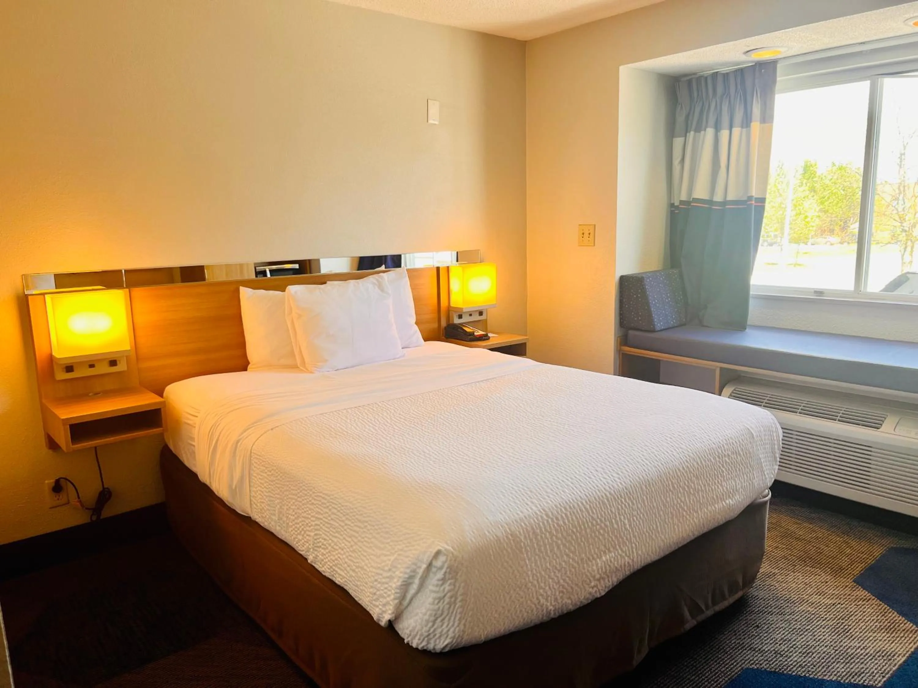 Bed in Microtel Inn by Wyndham Lexington