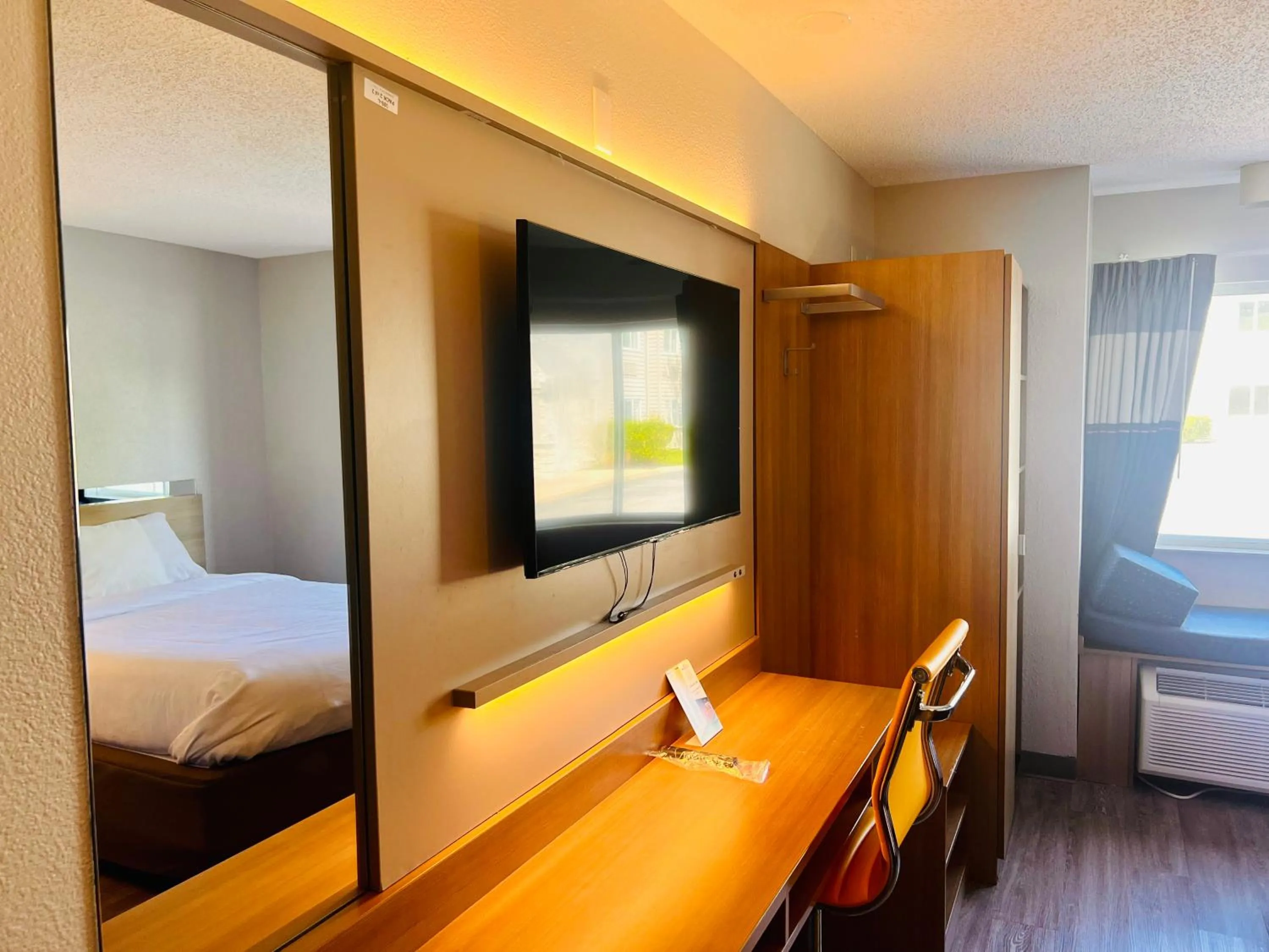 Bed in Microtel Inn by Wyndham Lexington