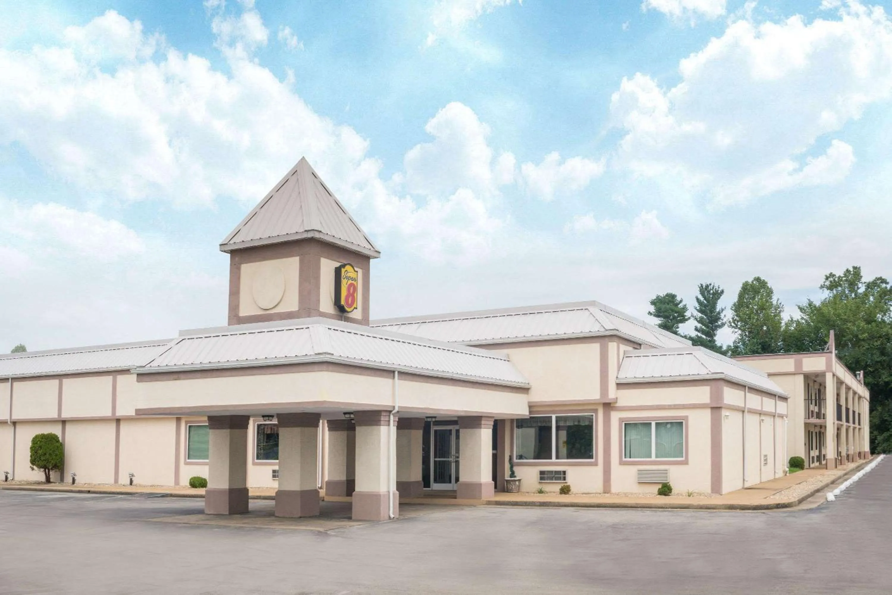 Property Building in Super 8 by Wyndham Williamsburg