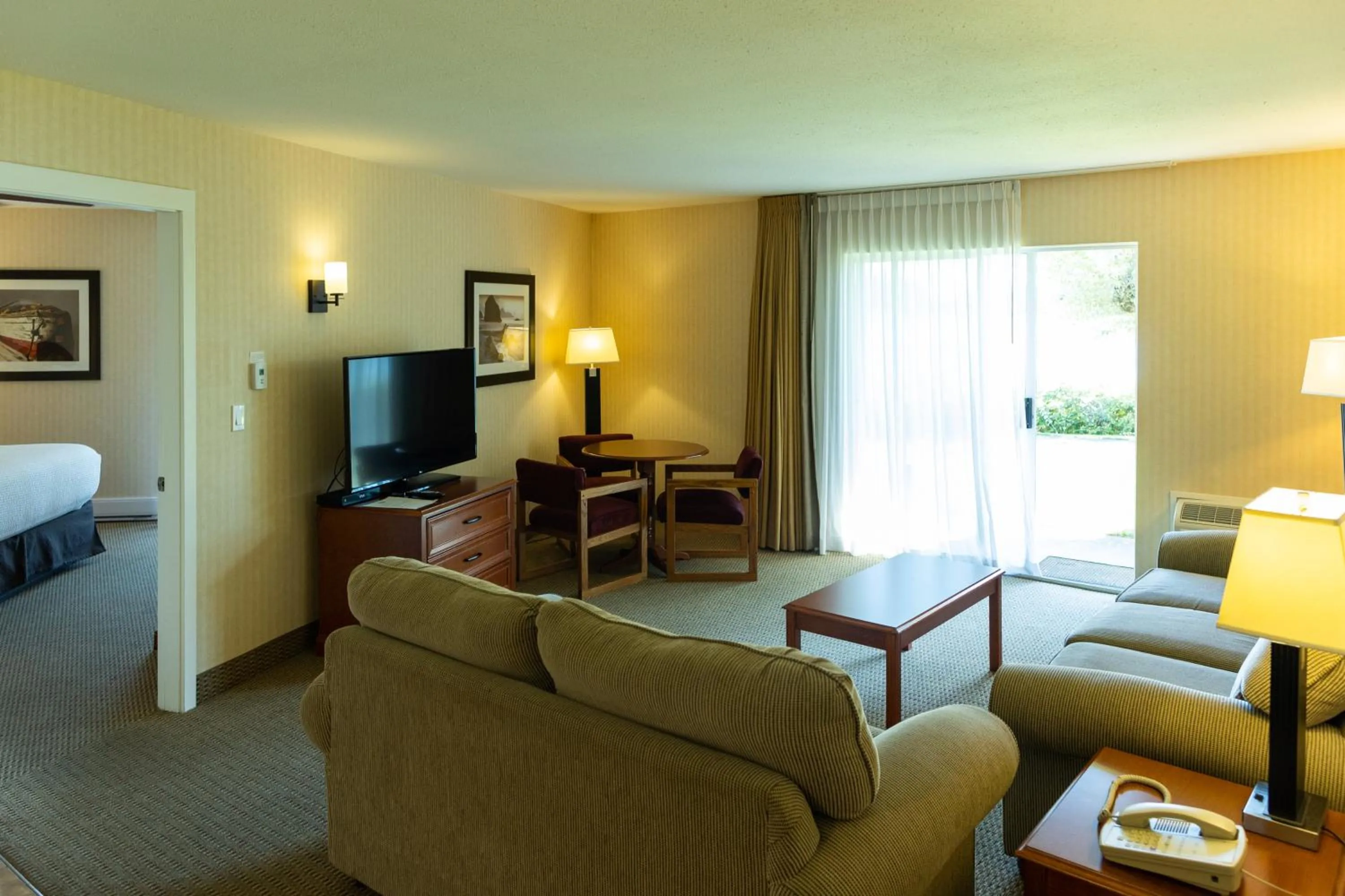 Bedroom, Bed in Inn on Long Lake