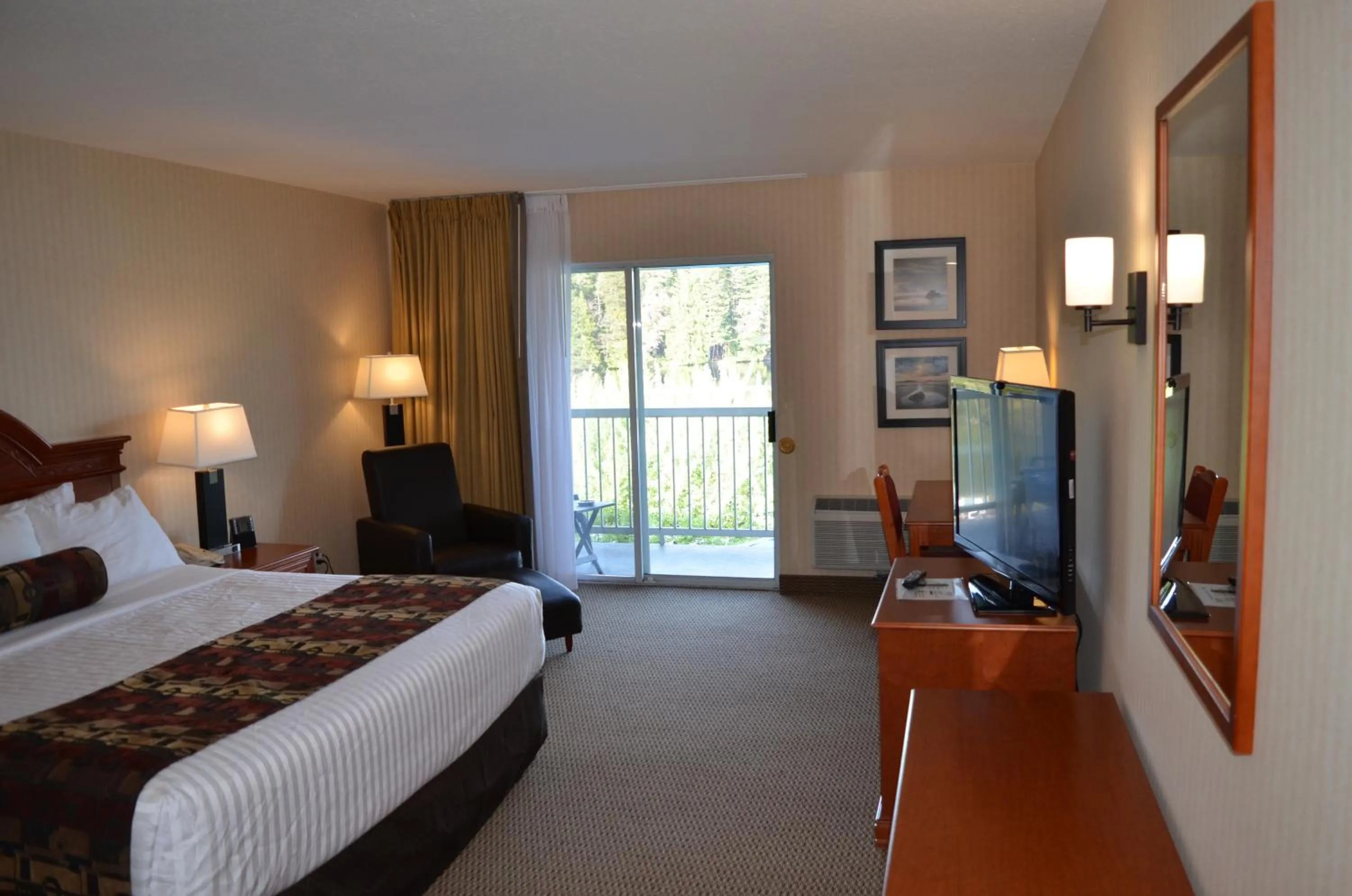 Balcony/Terrace, Bed in Inn on Long Lake