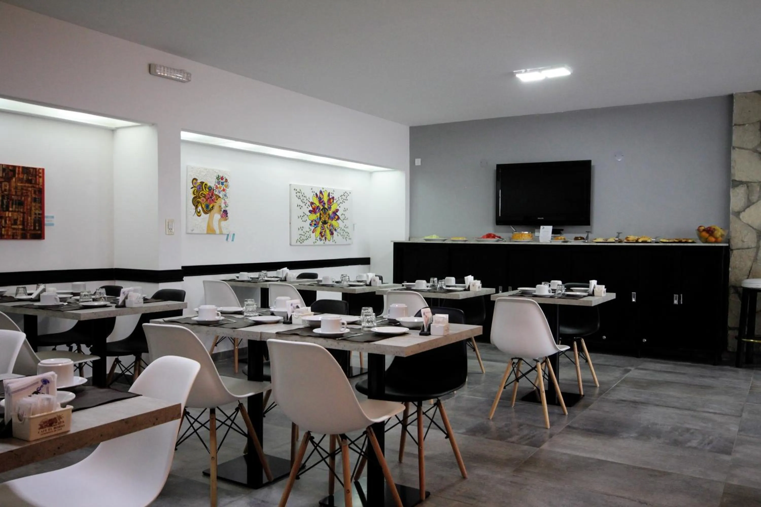 Communal lounge/ TV room in Hotel Libertador de Pinamar