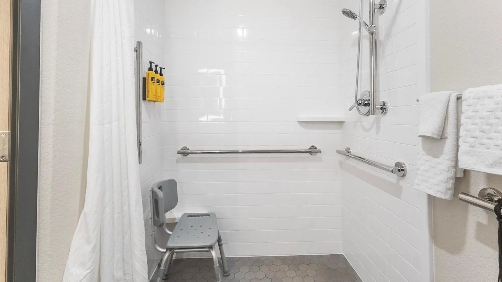 Shower in Best Western Plus, The Inn at Hampton