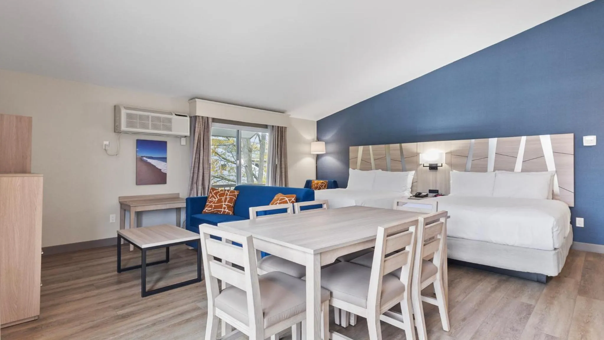 Bed in Best Western Plus, The Inn at Hampton