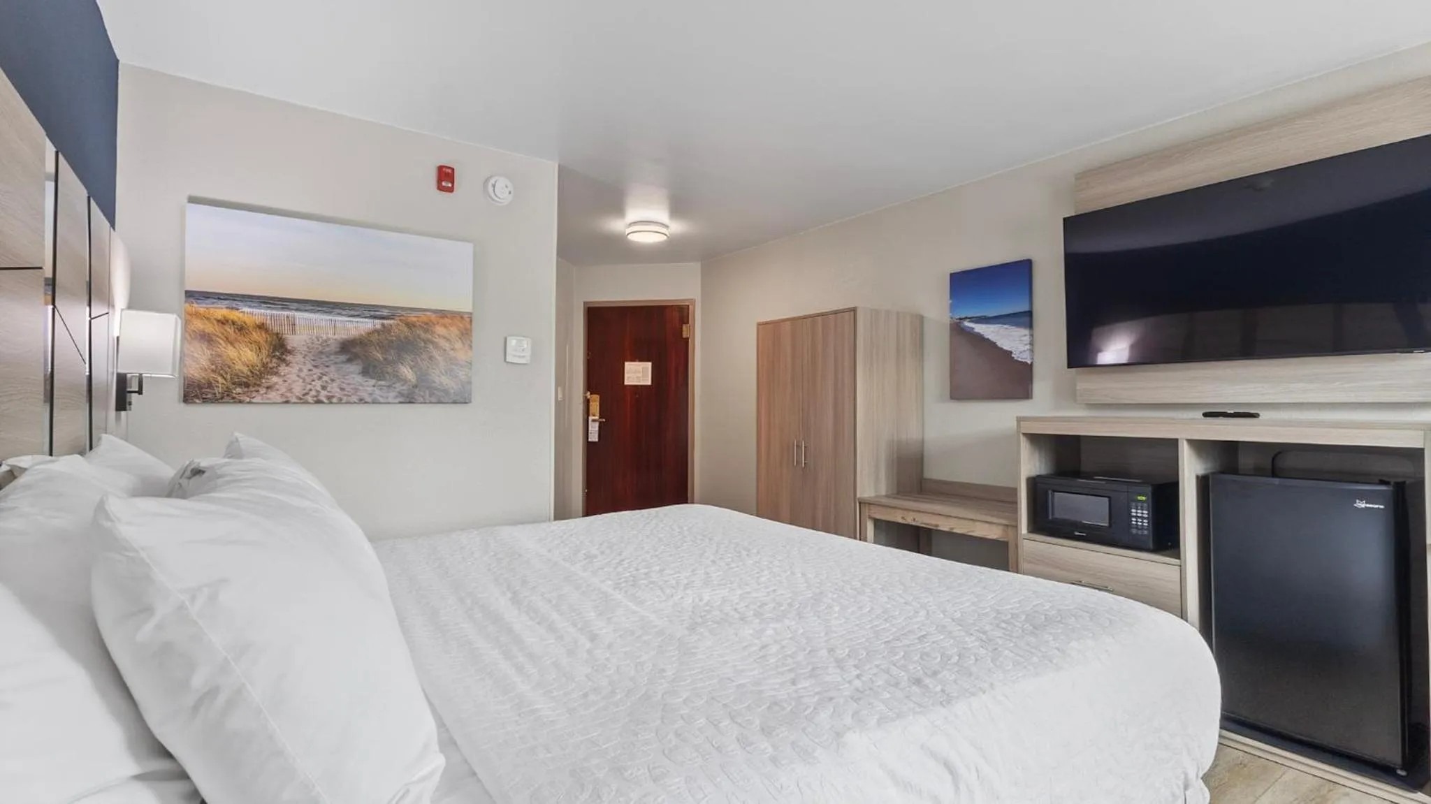 TV and multimedia, Bed in Best Western Plus, The Inn at Hampton