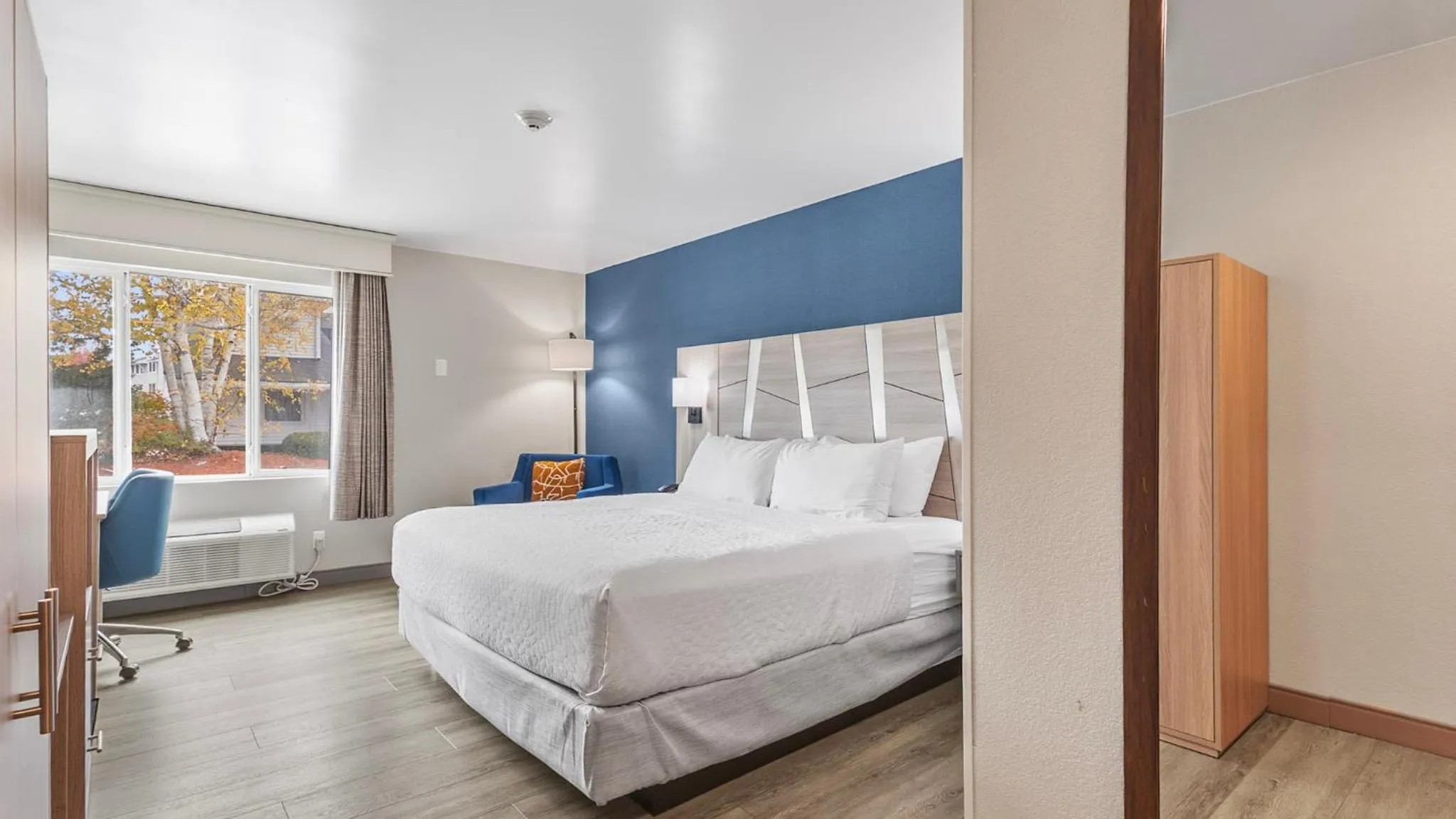 Bed in Best Western Plus, The Inn at Hampton