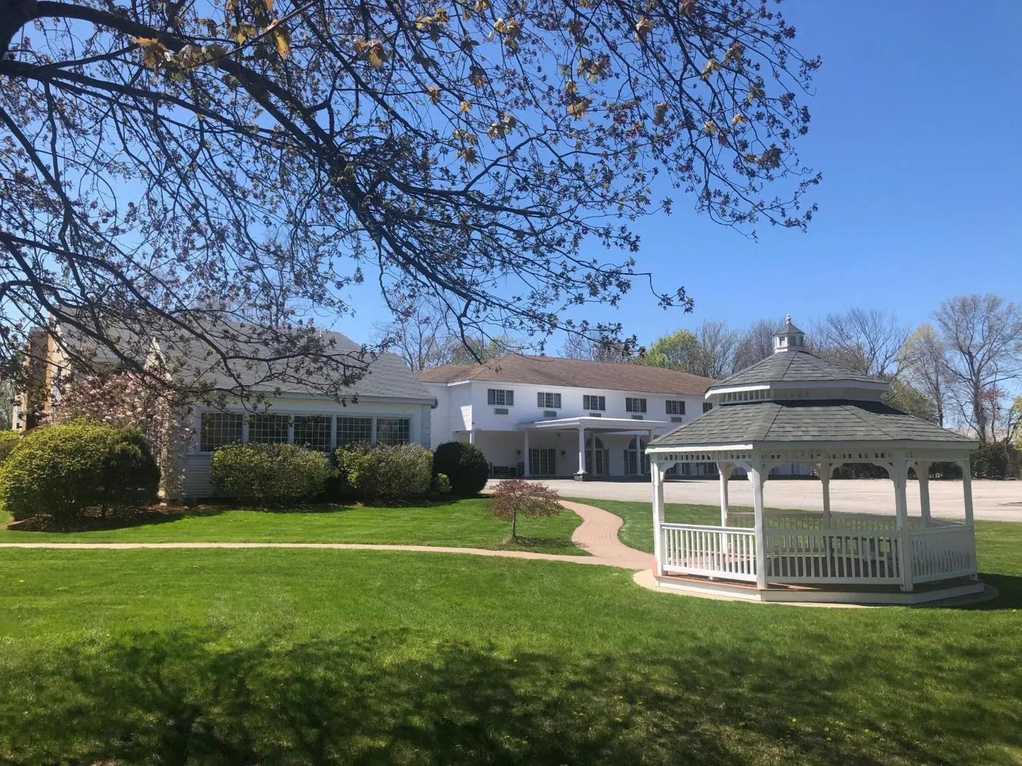 Property building in Best Western Plus, The Inn at Hampton Property building in Best Western Plus, The Inn at Hampton