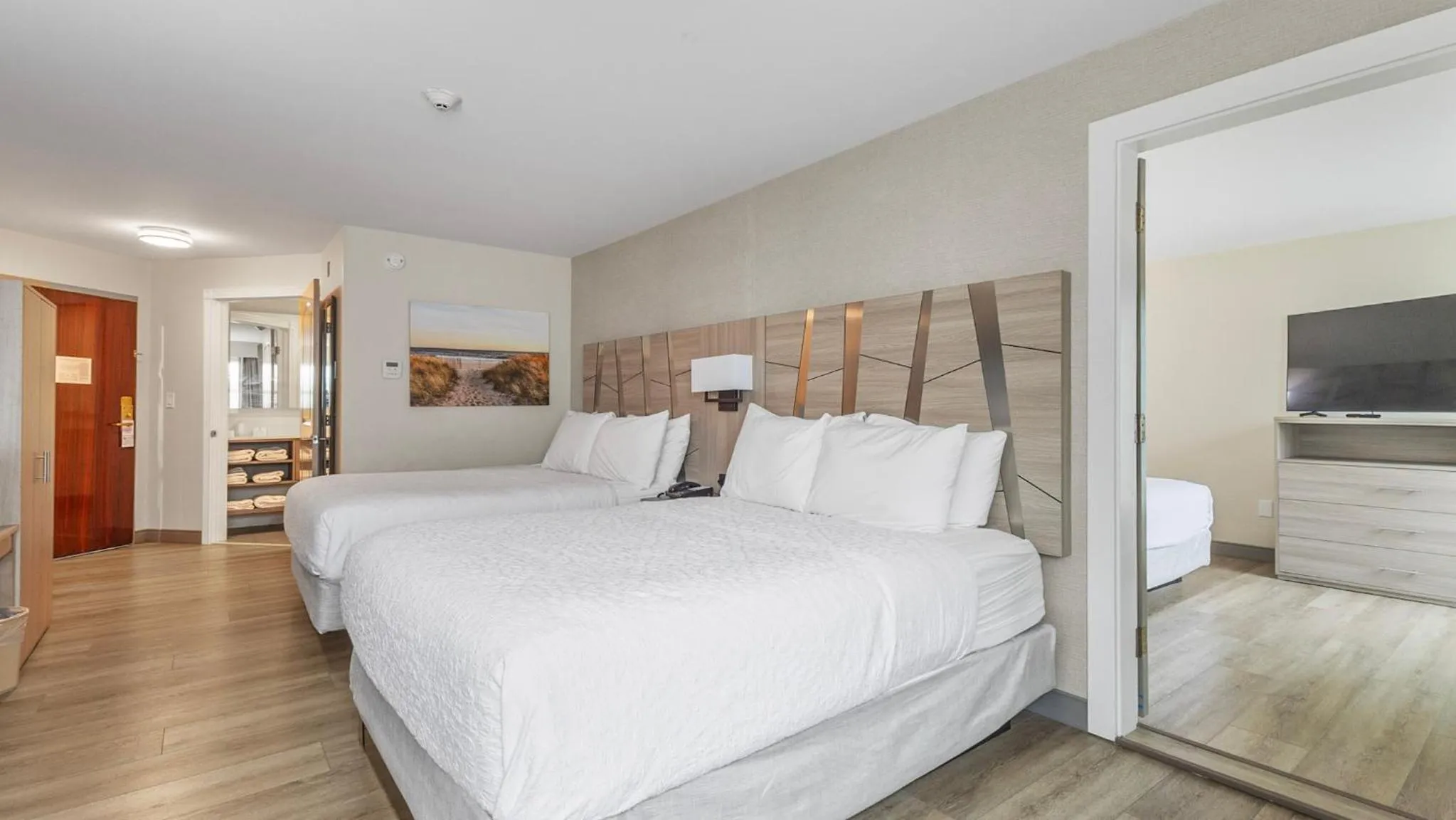 Bedroom, Bed in Best Western Plus, The Inn at Hampton