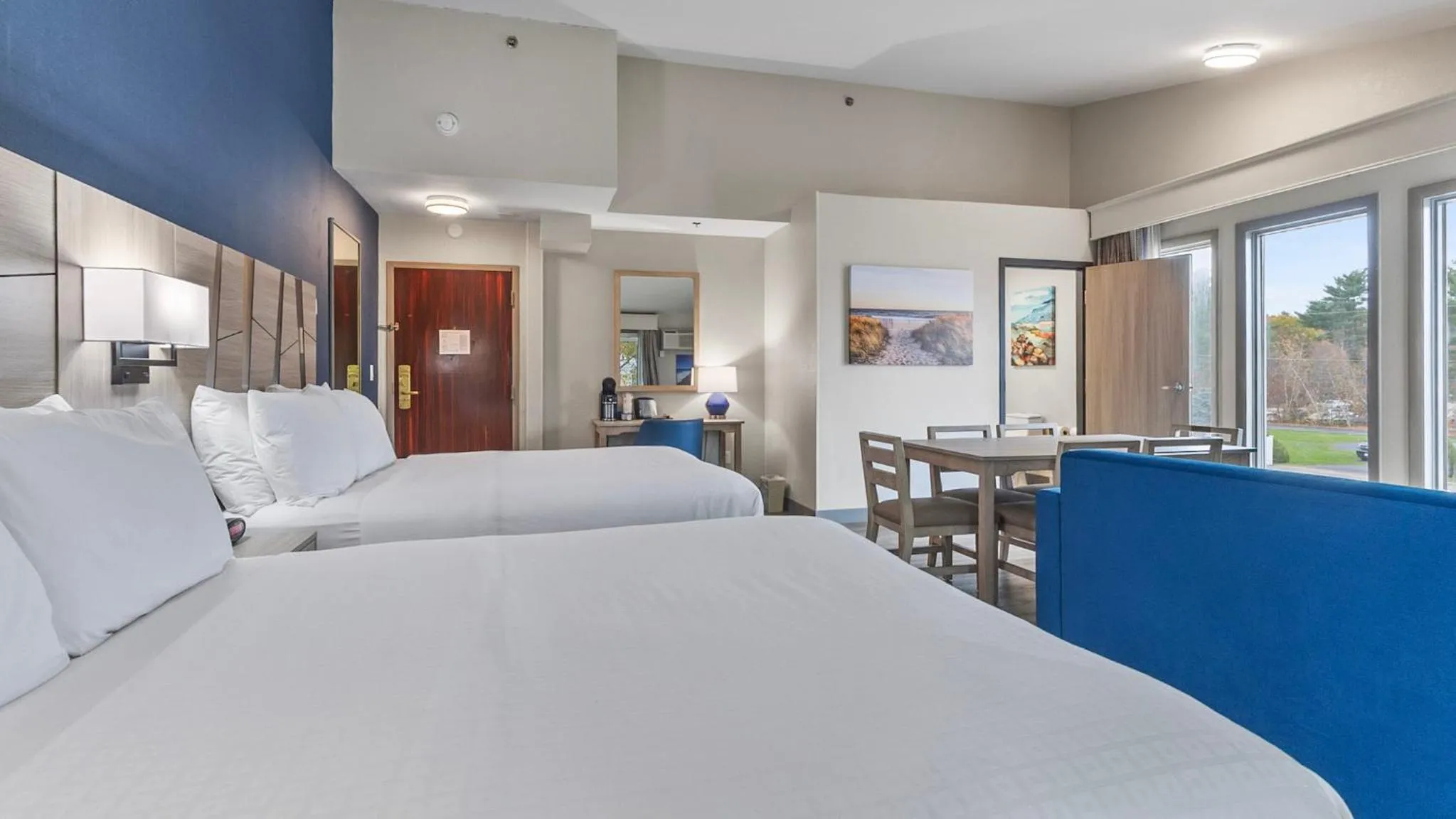 Bed in Best Western Plus, The Inn at Hampton