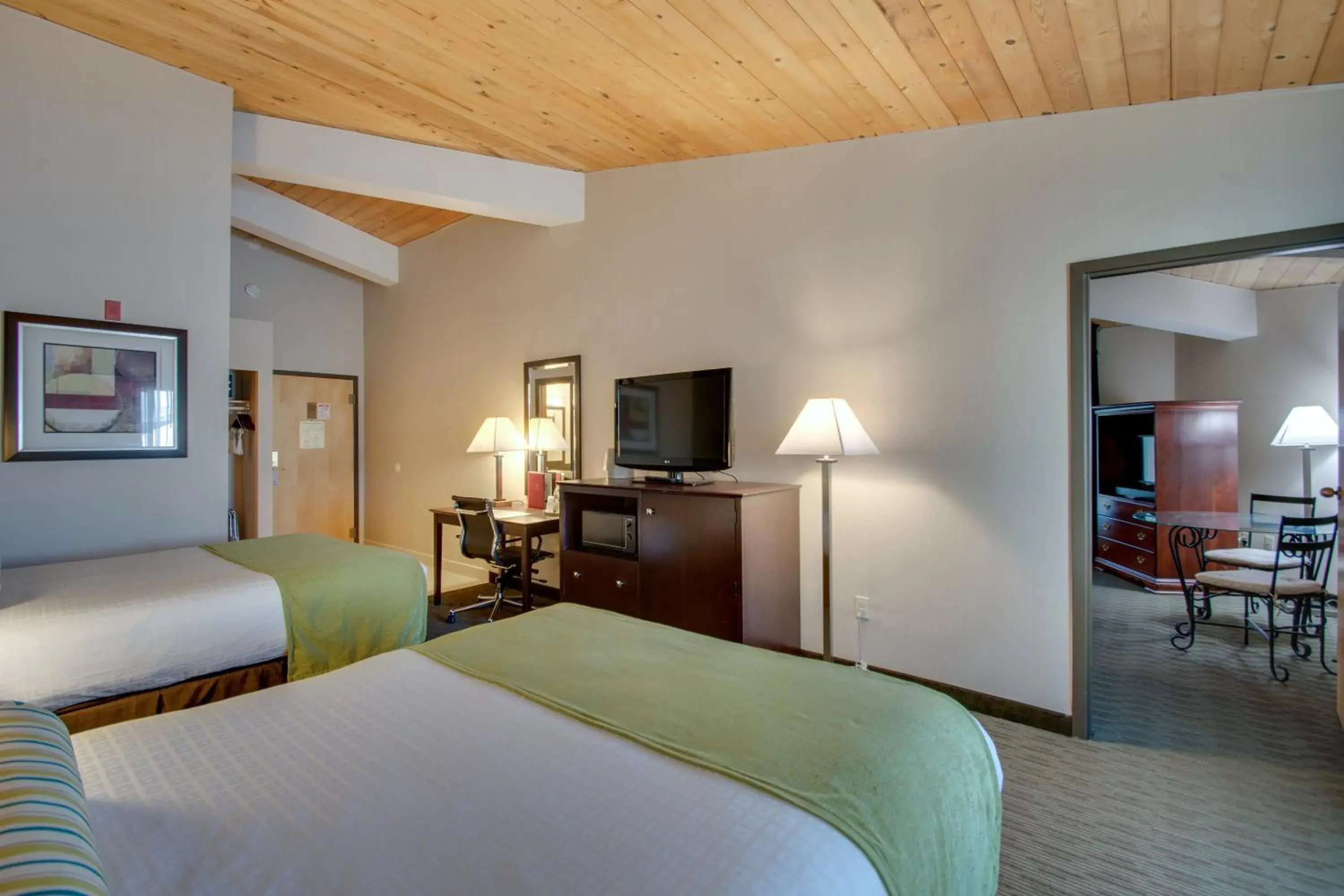 Bed in Best Western Plus, The Inn at Hampton Bed in Best Western Plus, The Inn at Hampton