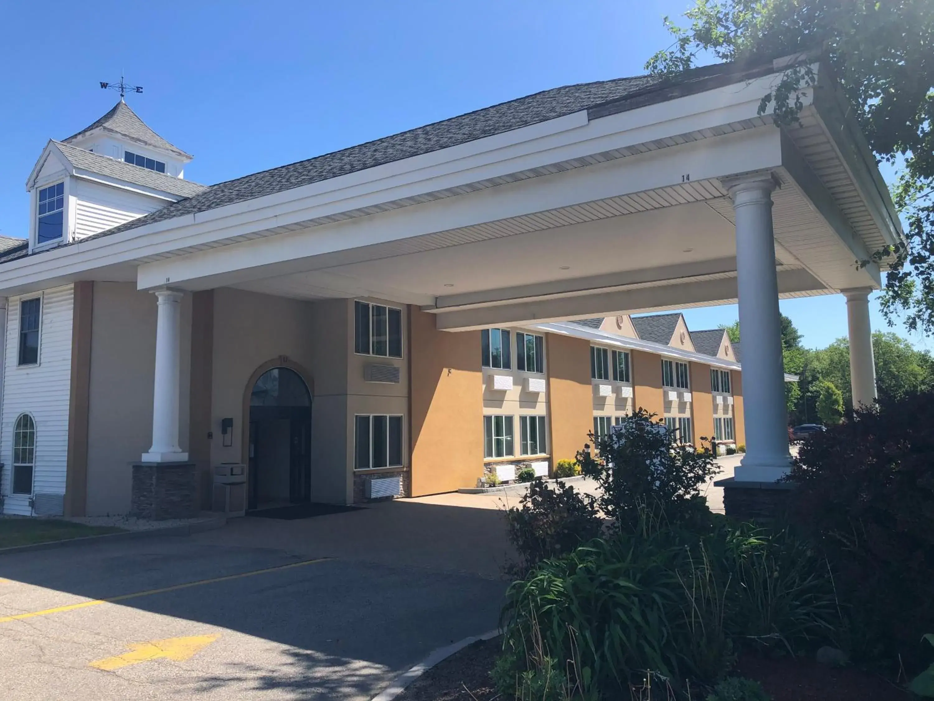 Facade/entrance in Best Western Plus, The Inn at Hampton Facade/entrance in Best Western Plus, The Inn at Hampton