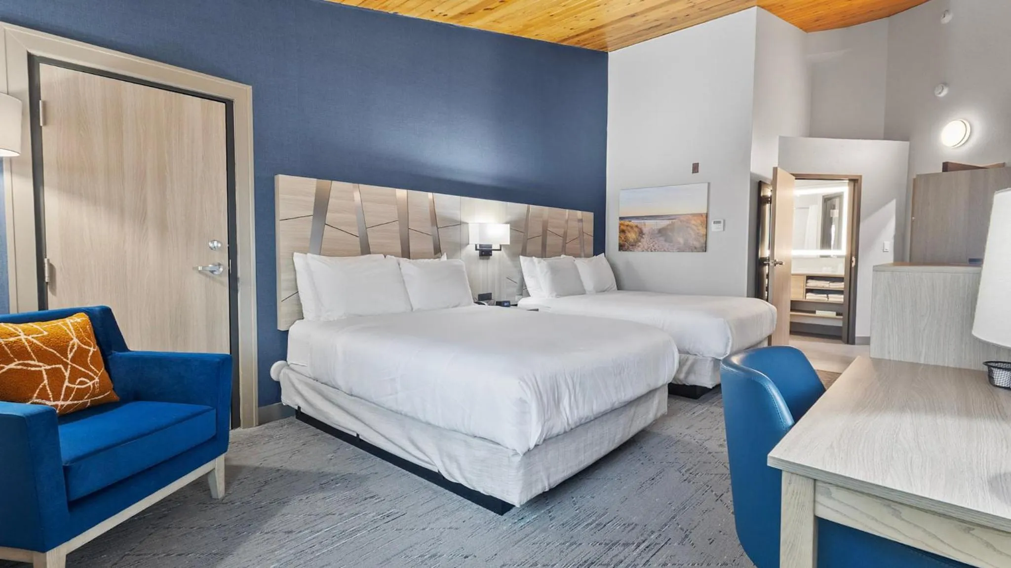 Bed in Best Western Plus, The Inn at Hampton