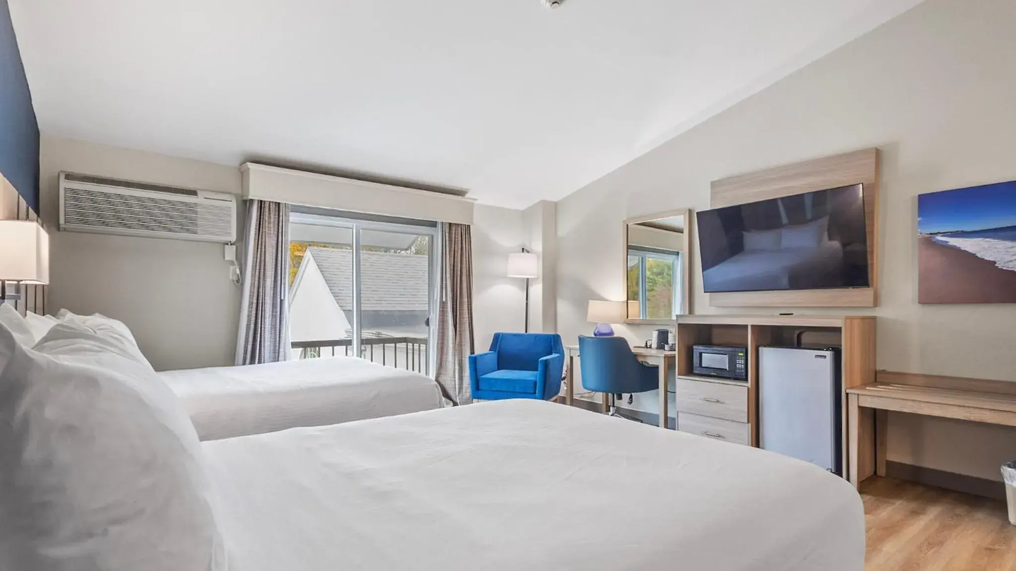 Bed in Best Western Plus, The Inn at Hampton Bed in Best Western Plus, The Inn at Hampton