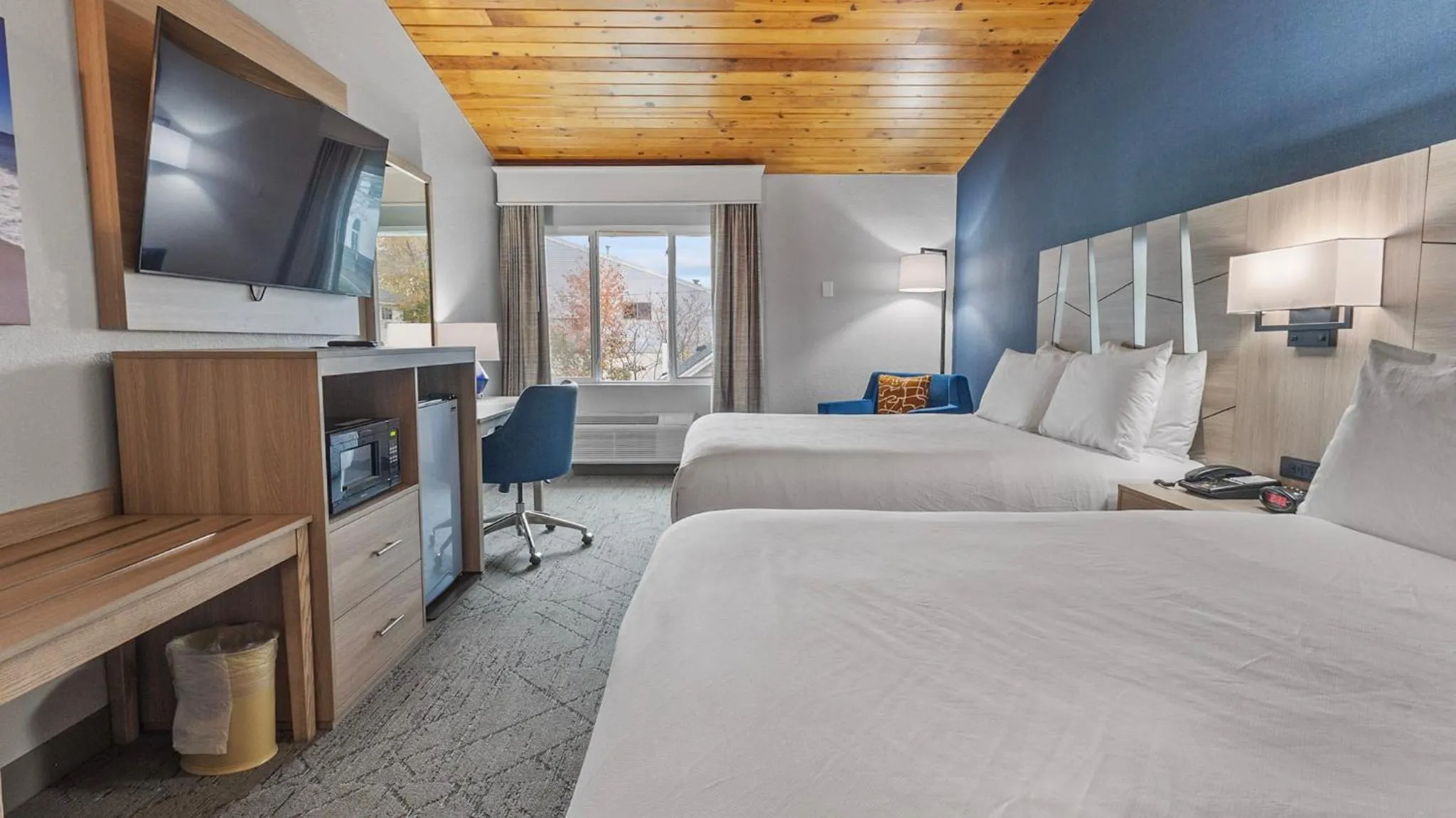 Bed in Best Western Plus, The Inn at Hampton