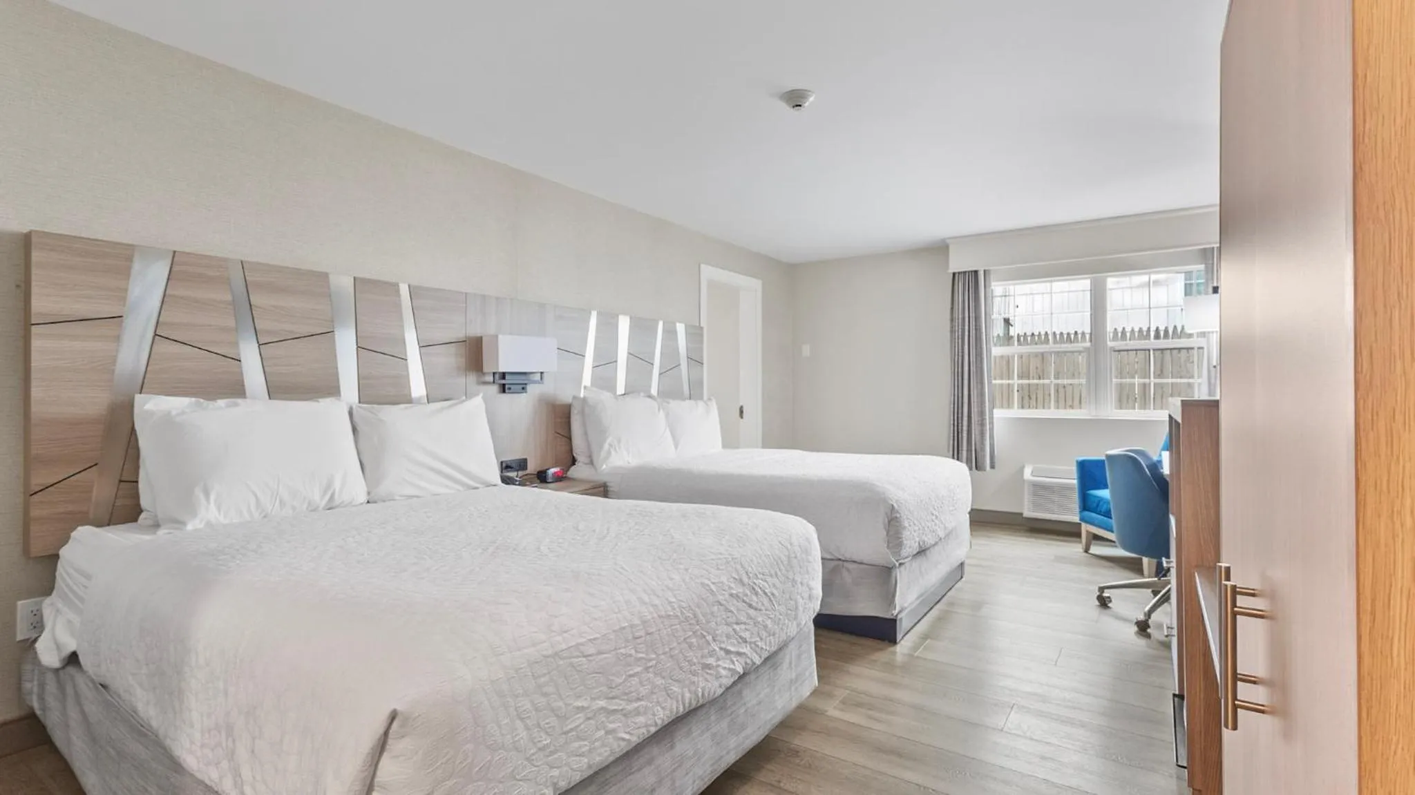 Bedroom, Bed in Best Western Plus, The Inn at Hampton