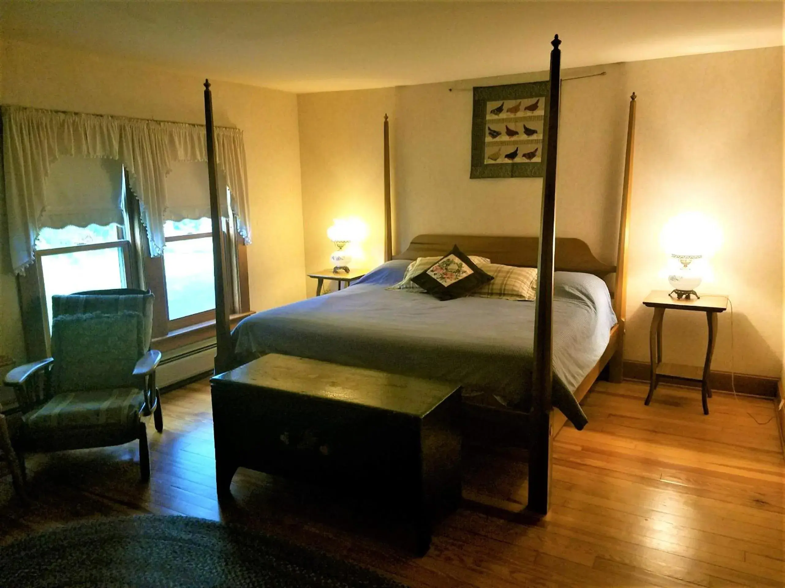King Room in The Wayside Inn King Room in The Wayside Inn