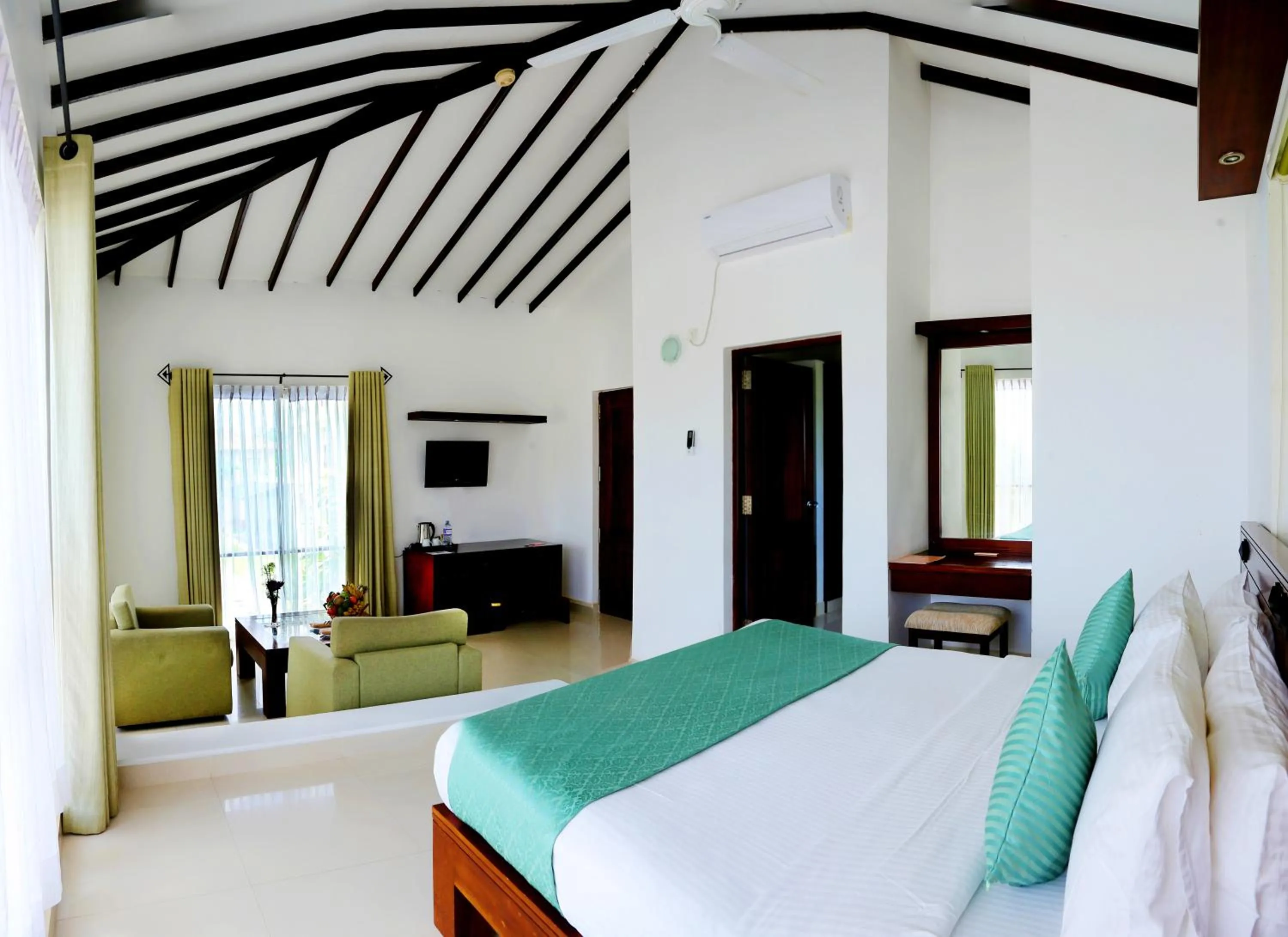 Bed in Mandara Resort Mirissa