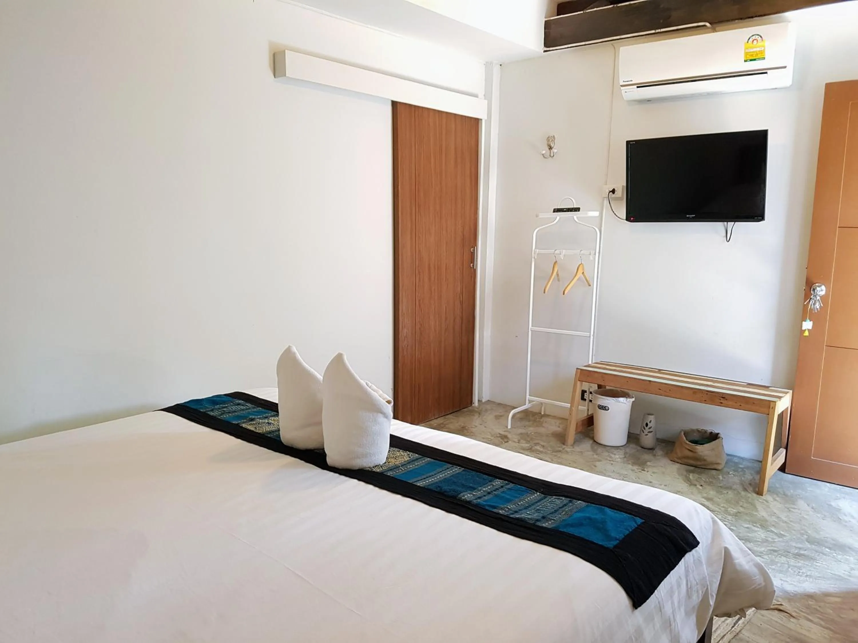 Bathroom, Bed in Niwas Ayutthaya