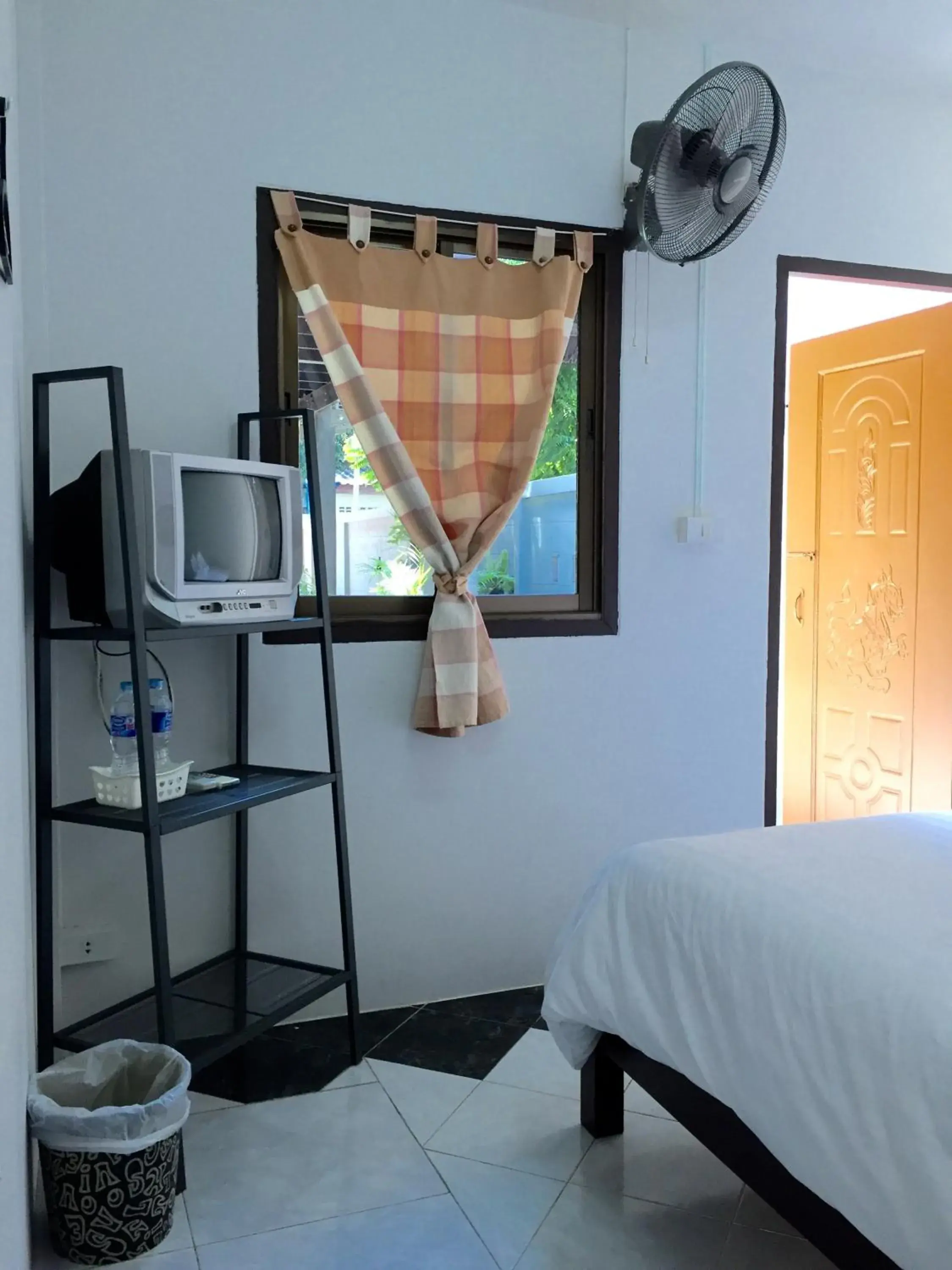 Budget Double Room with bathroom outside bedding unit in Niwas Ayutthaya Budget Double Room with bathroom outside bedding unit in Niwas Ayutthaya