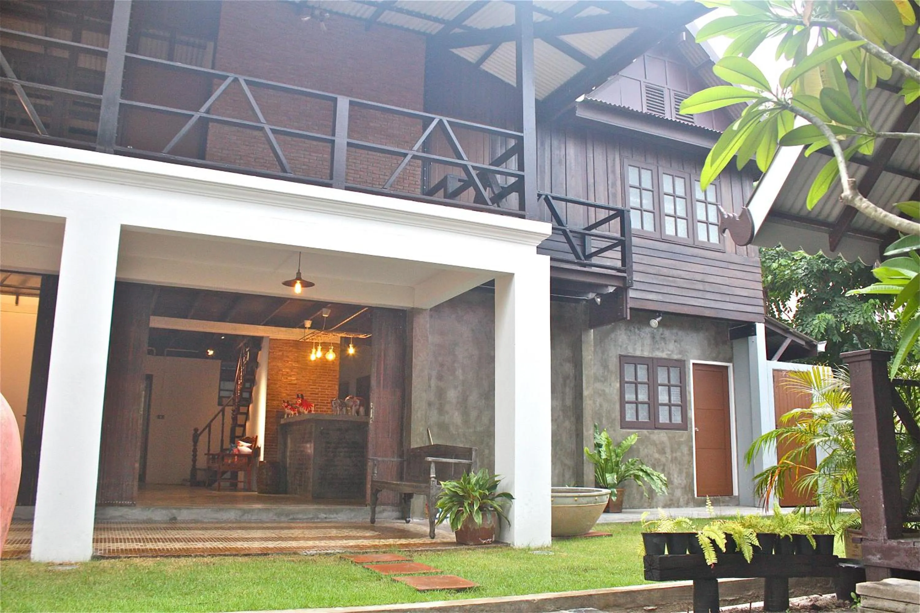 Property building in Niwas Ayutthaya