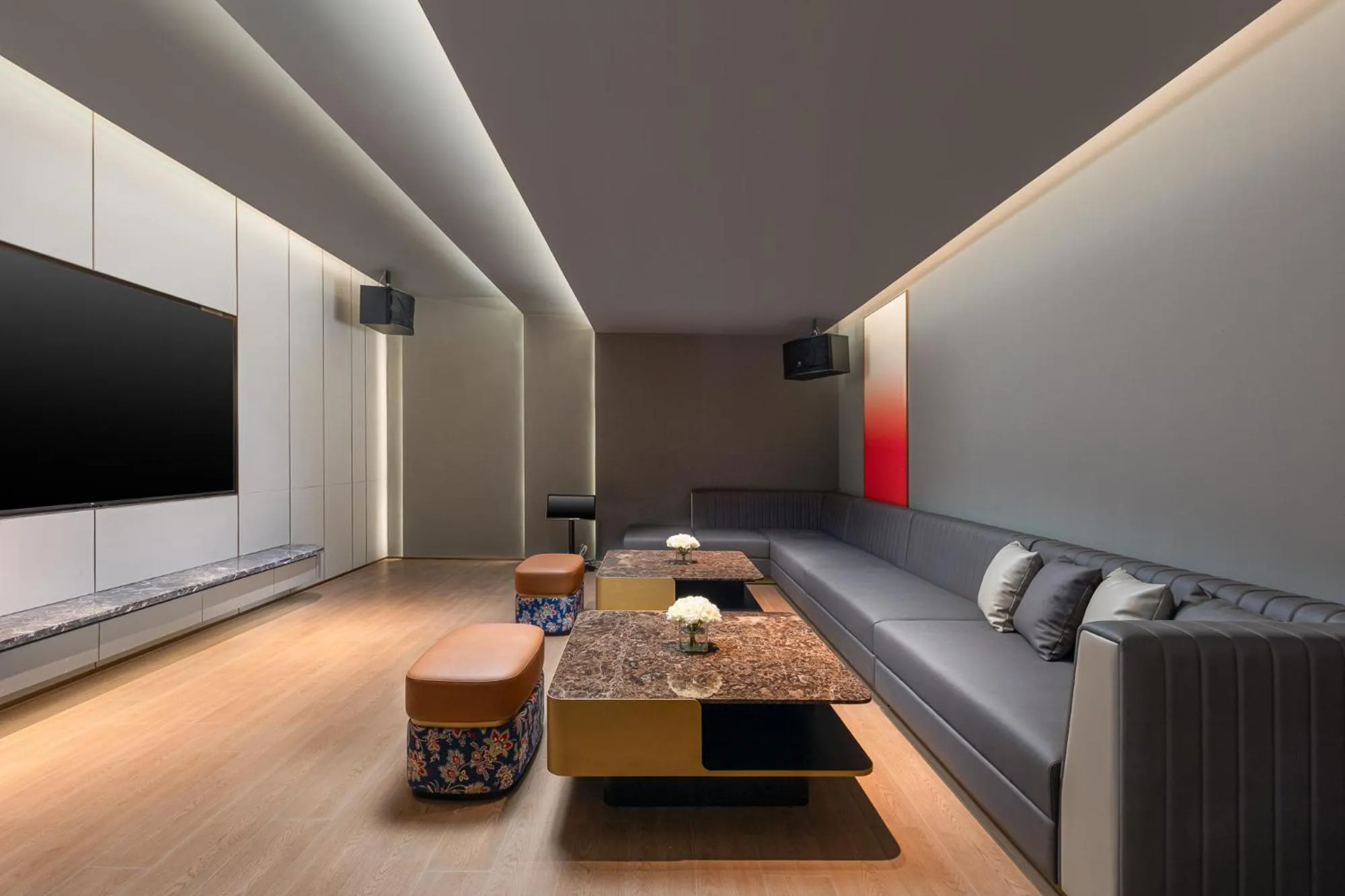 Entertainment in Modena By Fraser Wujiaochang Shanghai