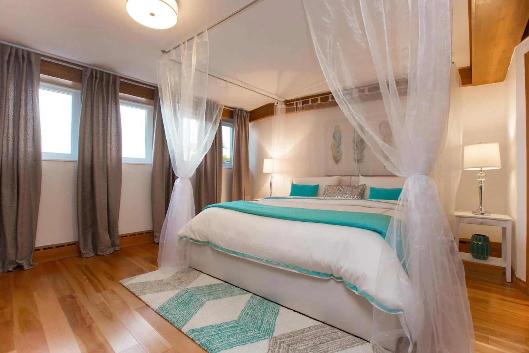 Shower, Bed in Villa by the Water 23 beds 9 baths Pool billard Hot Tub 15 min Old Quebec