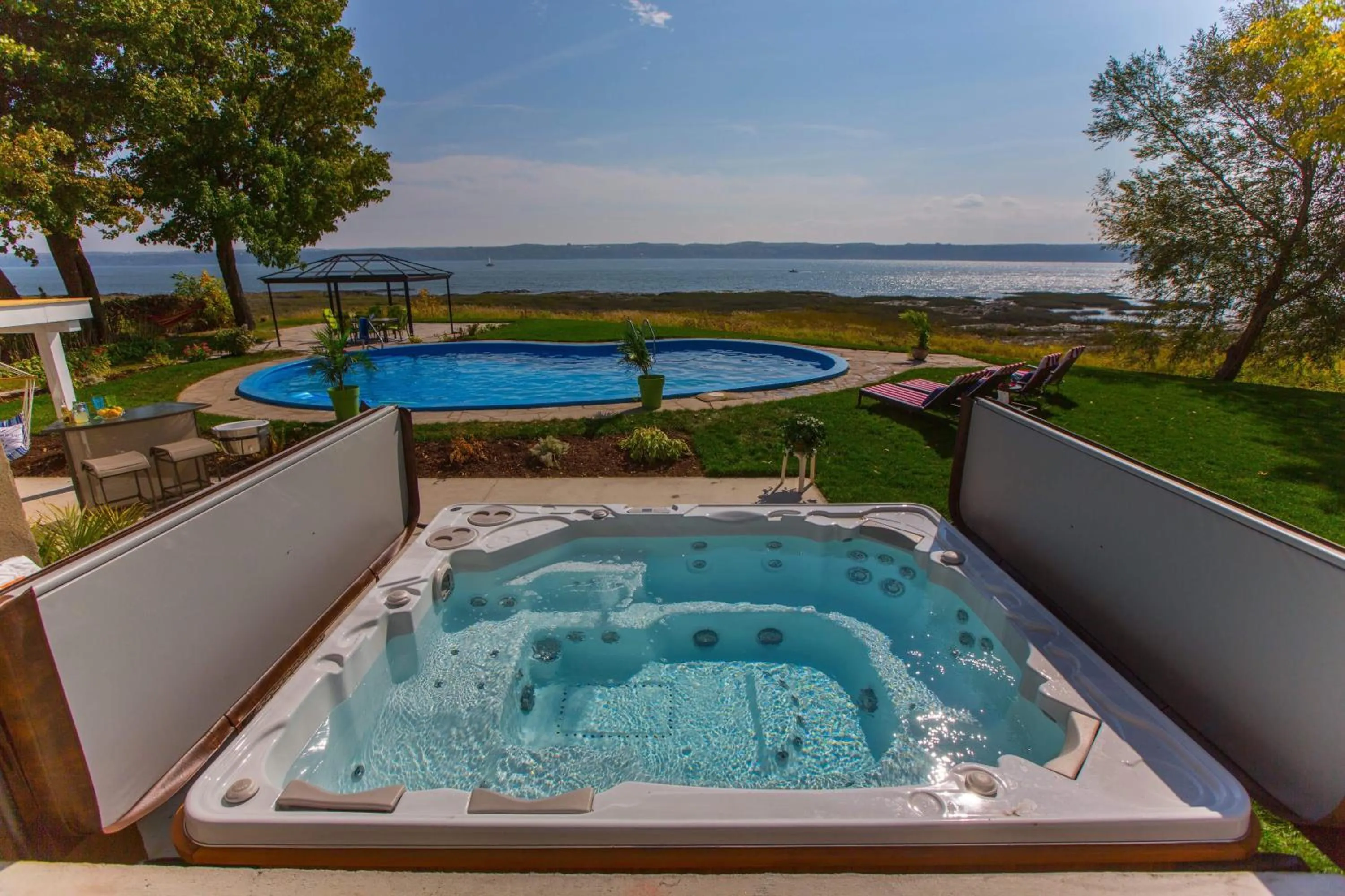 Swimming pool in Villa by the Water 23 beds 9 baths Pool billard Hot Tub 15 min Old Quebec