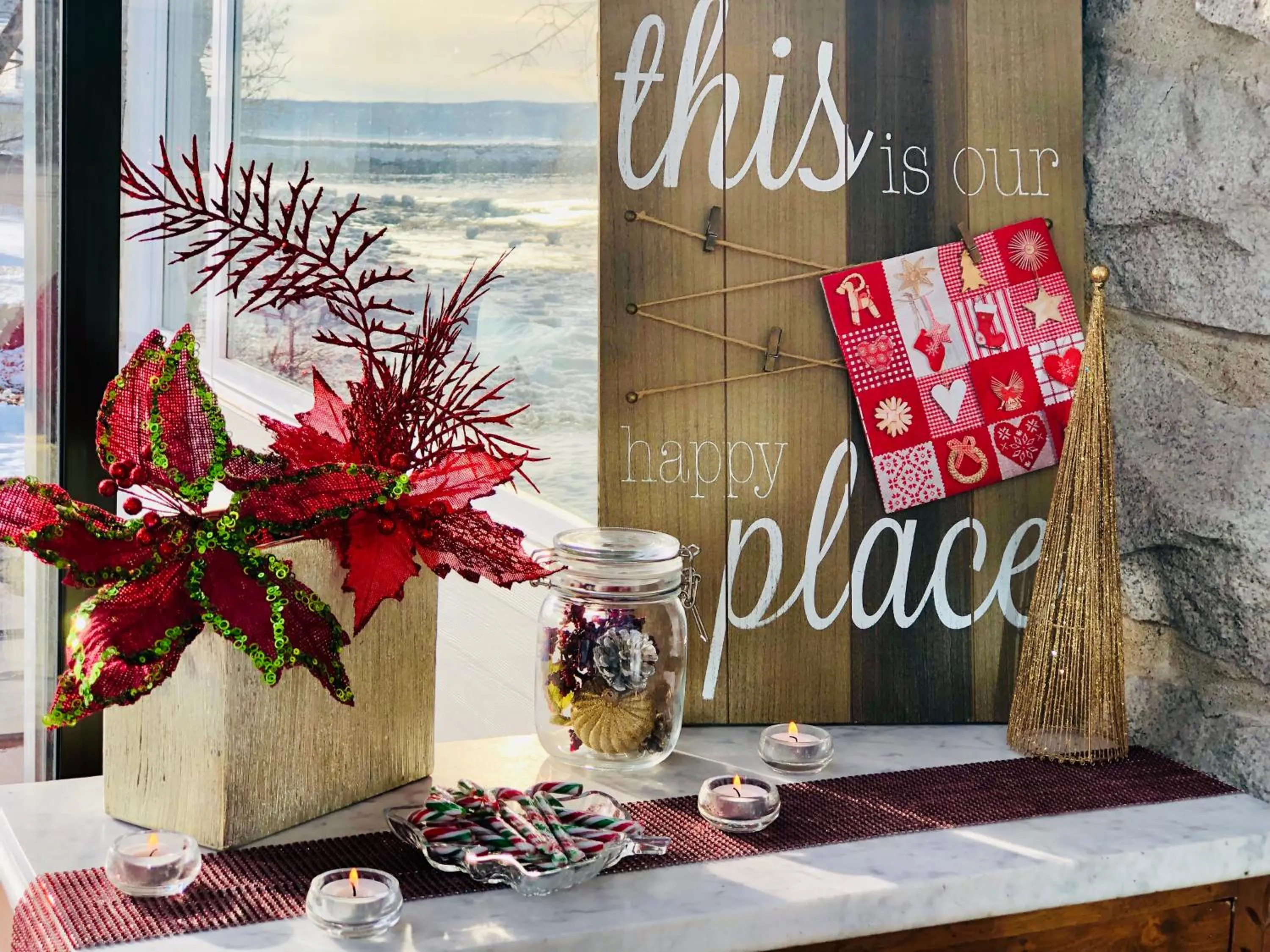 Winter in Villa by the Water 23 beds 9 baths Pool billard Hot Tub 15 min Old Quebec