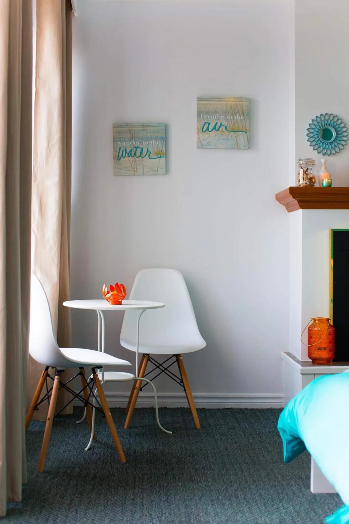 Decorative detail in Villa by the Water 23 beds 9 baths Pool billard Hot Tub 15 min Old Quebec