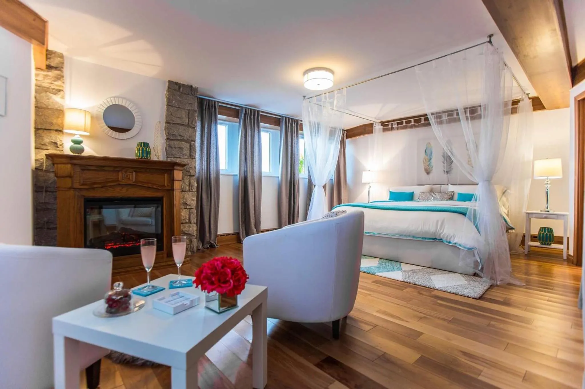 Shower, Bed in Villa by the Water 23 beds 9 baths Pool billard Hot Tub 15 min Old Quebec