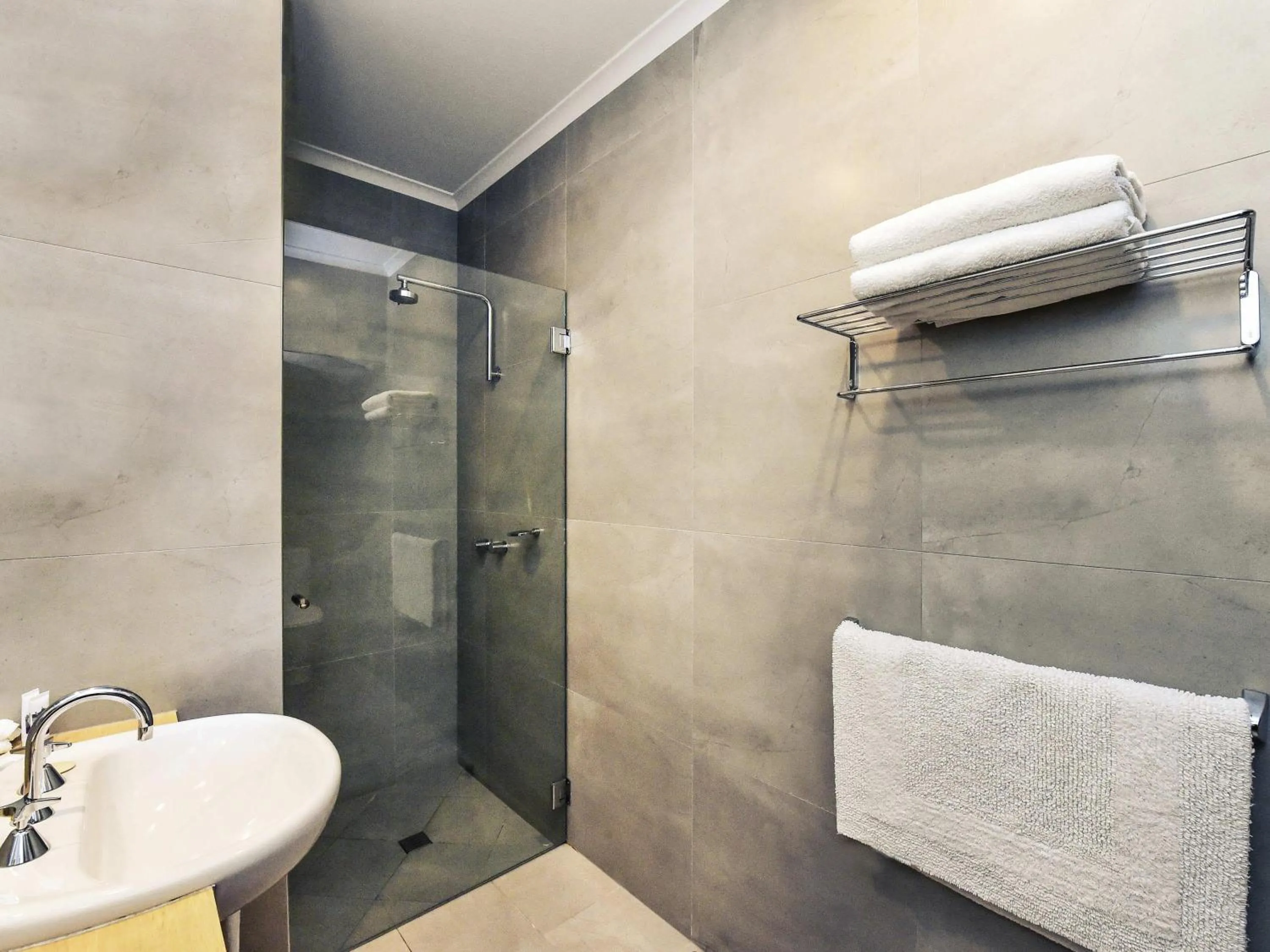 Bedroom in Mercure Alice Springs Resort