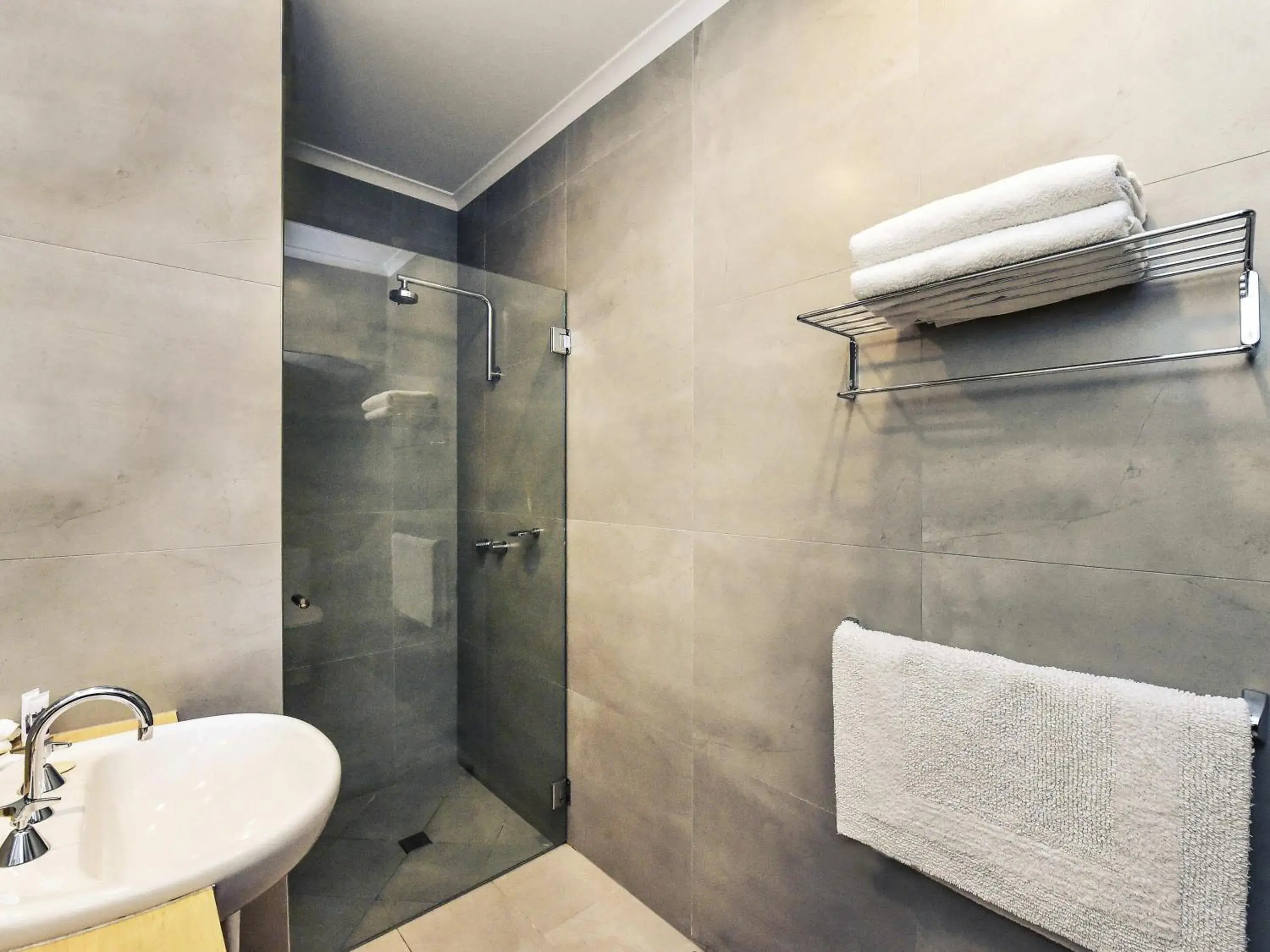 Bedroom in Mercure Alice Springs Resort Bedroom in Mercure Alice Springs Resort