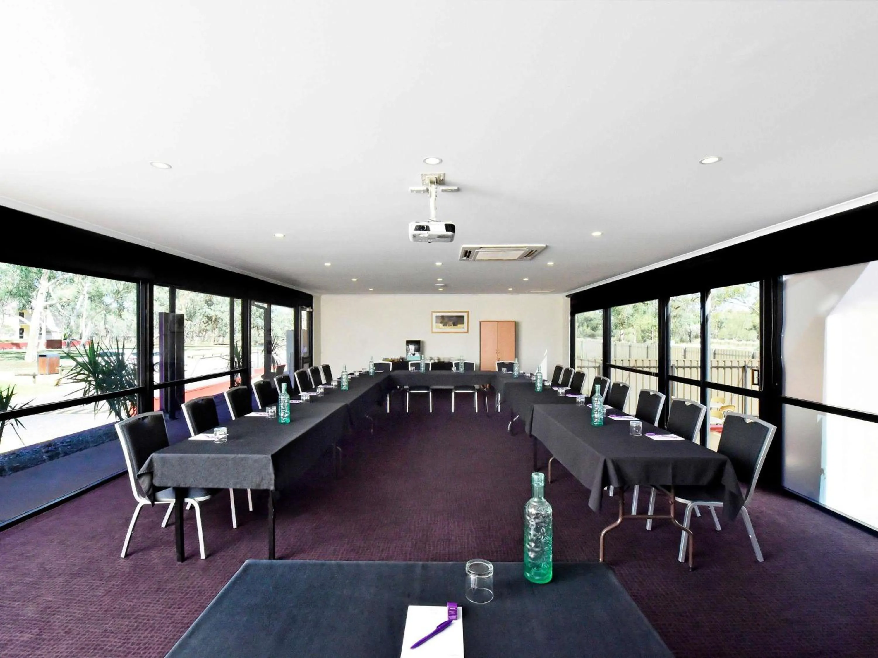 Meeting/conference room in Mercure Alice Springs Resort
